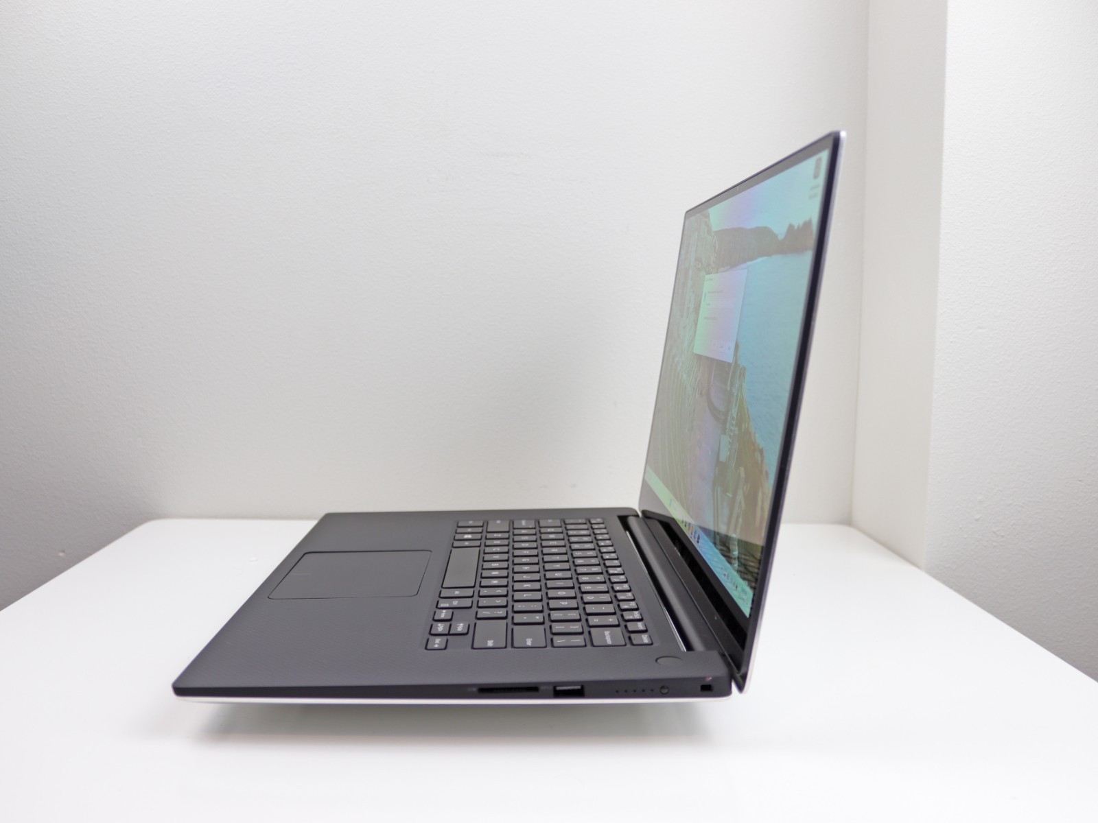 Dell XPS 7590 15.6″ 4K Intel Core i7-9750H 16GB DDR4 512GB SSD NVIDIA GTX 1650