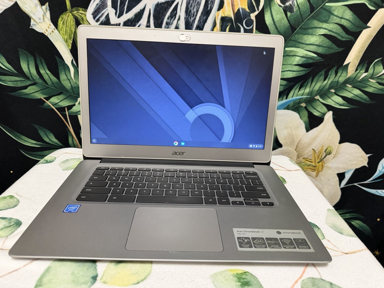 Acer CB3-431 Chromebook 14-inch Silver Ultraslim with Charger and Laptop Sleeve