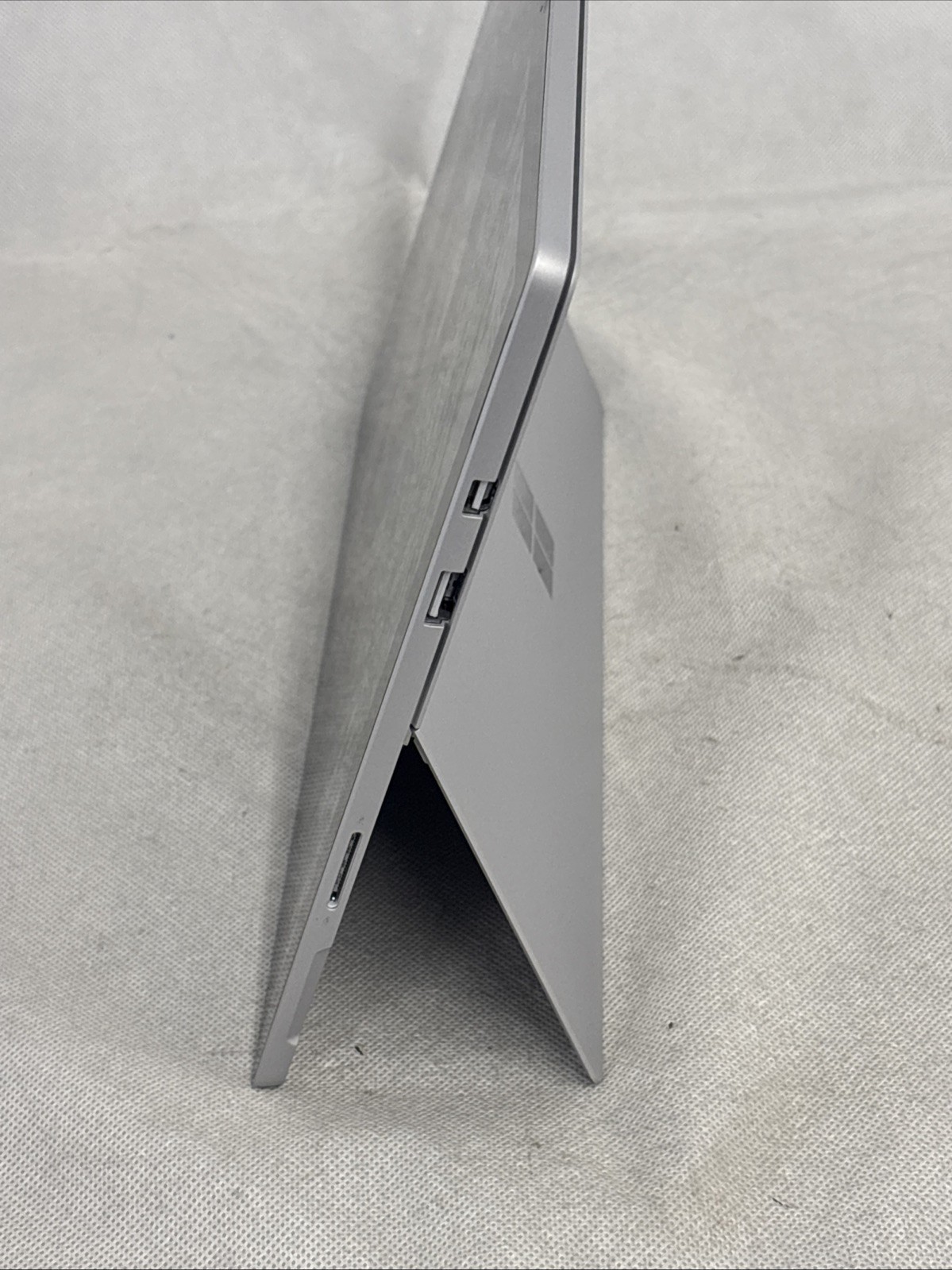 Microsoft Surface Pro 5 (1807, 128GB, Intel i5 7th, 4GB) Cellular – Platinum
