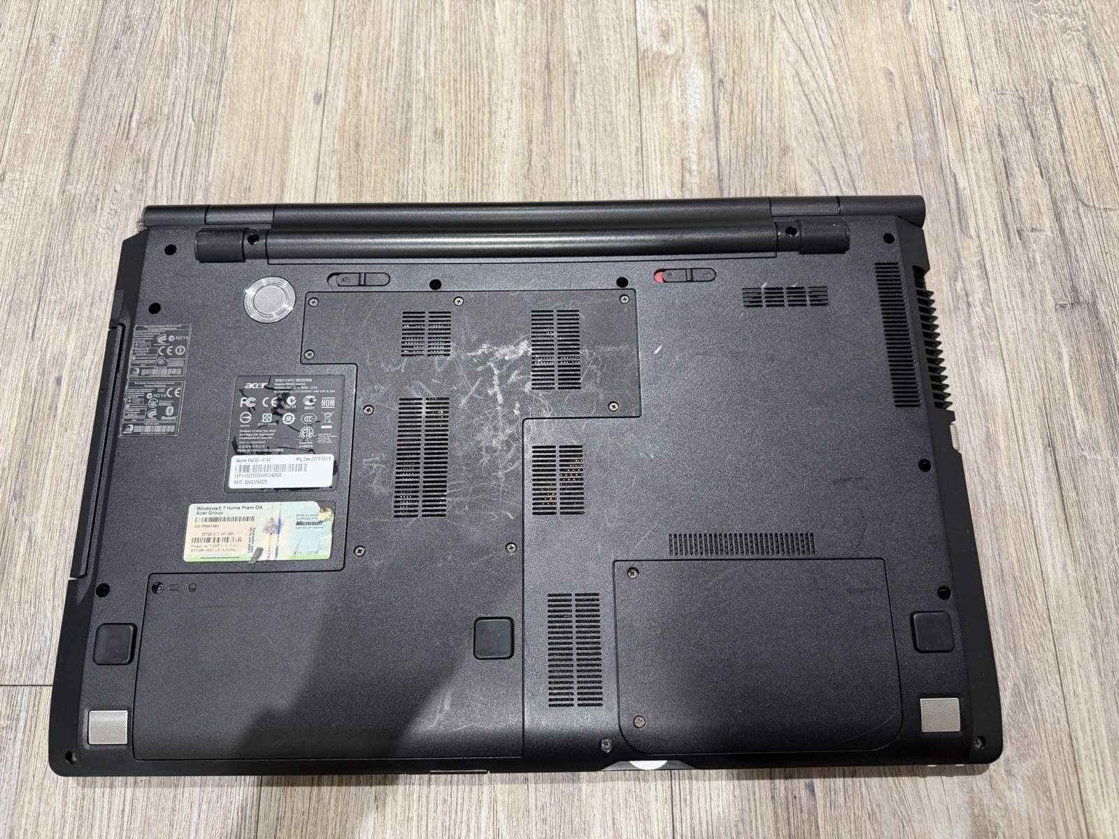 EXTREMLY RARE Acer Aspire 8943G 18.4″ i7-720QM, Radeon 5850, 4GB RAM, 500GB HDD