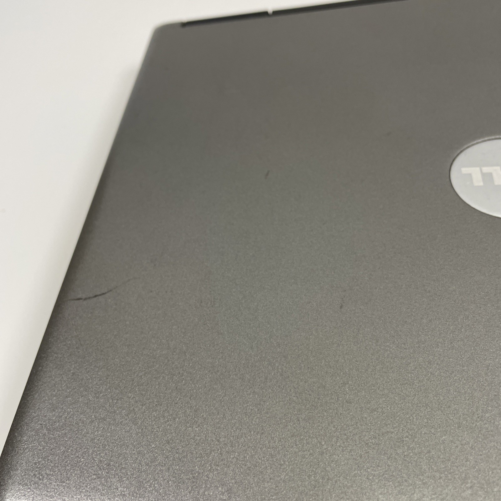 DELL LATITUDE D410 – No Hard Drive – INTEL CENTRINO – 2 GB RAM *READ DESCRIPTION