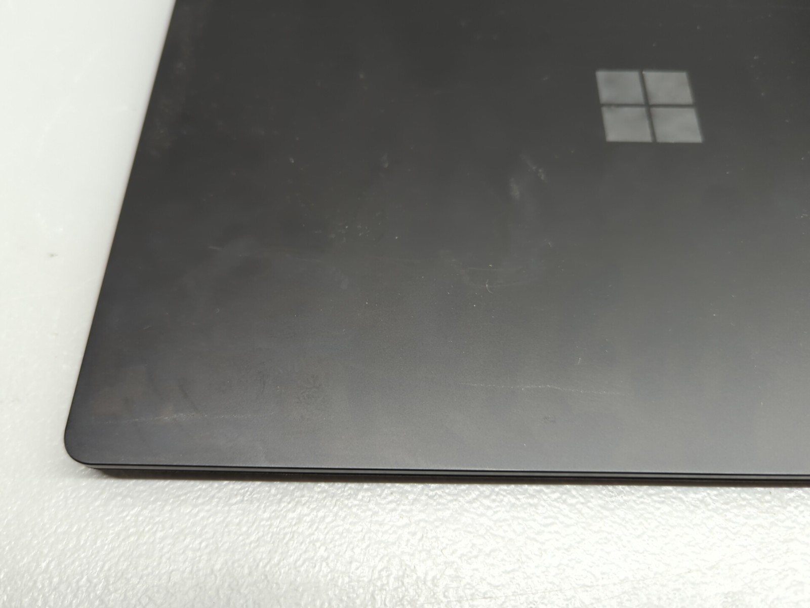 Microsoft Surface Laptop 2 13.5″ i7-8650U 16GB 512GB SSD Win11 Pro – Read