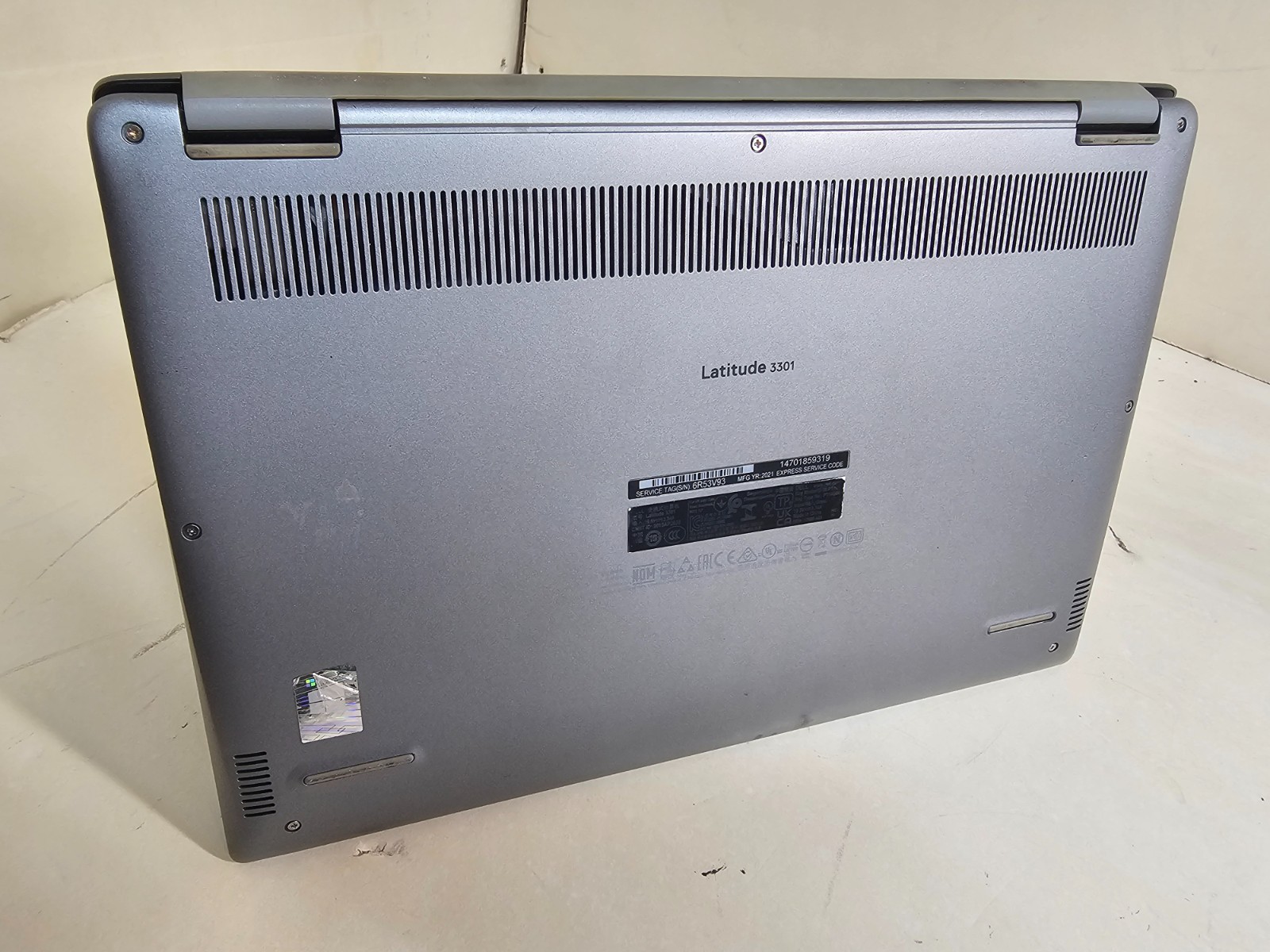 Dell Latitude 3301 Laptop – 1.8 GHz i7-8565U 8GB 256GB SSD Wi-Fi Cam 13.3″ – SP3