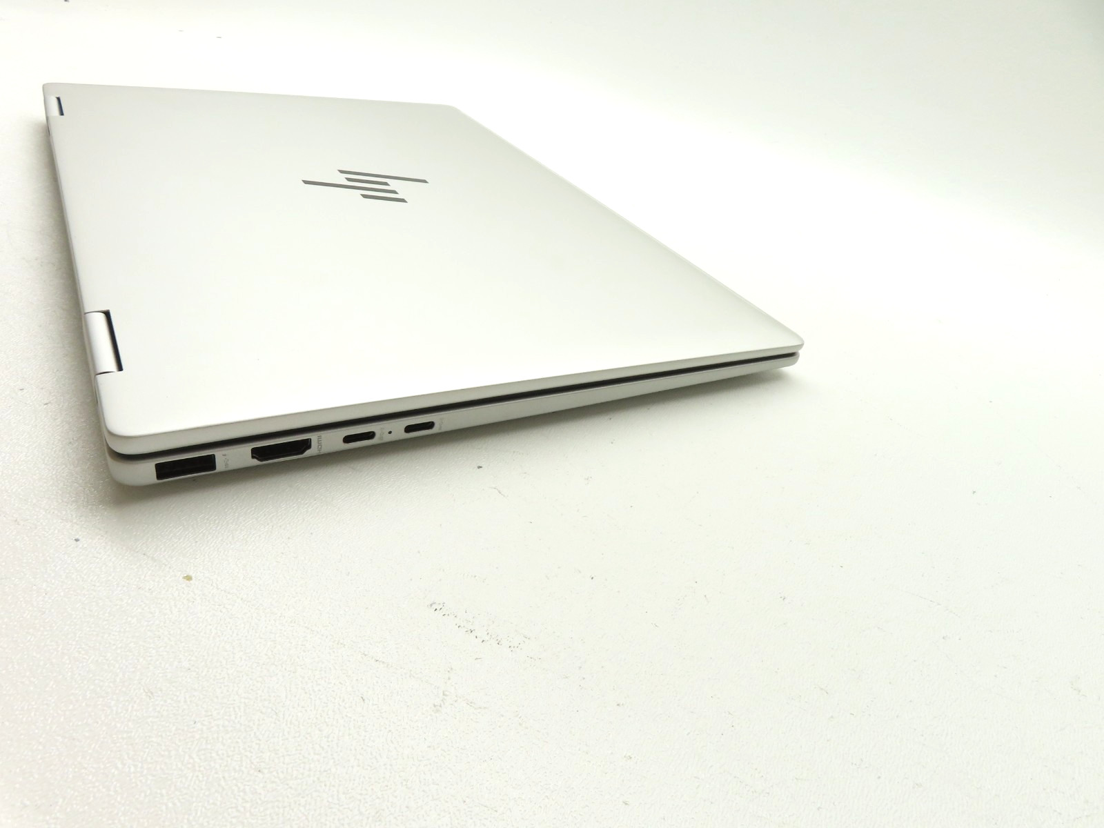 HP Envy x360 14-fa0023dx 14″ Touch AMD Ryzen 7 8840HS 3.3GHz 16GB RAM 1TB SSD