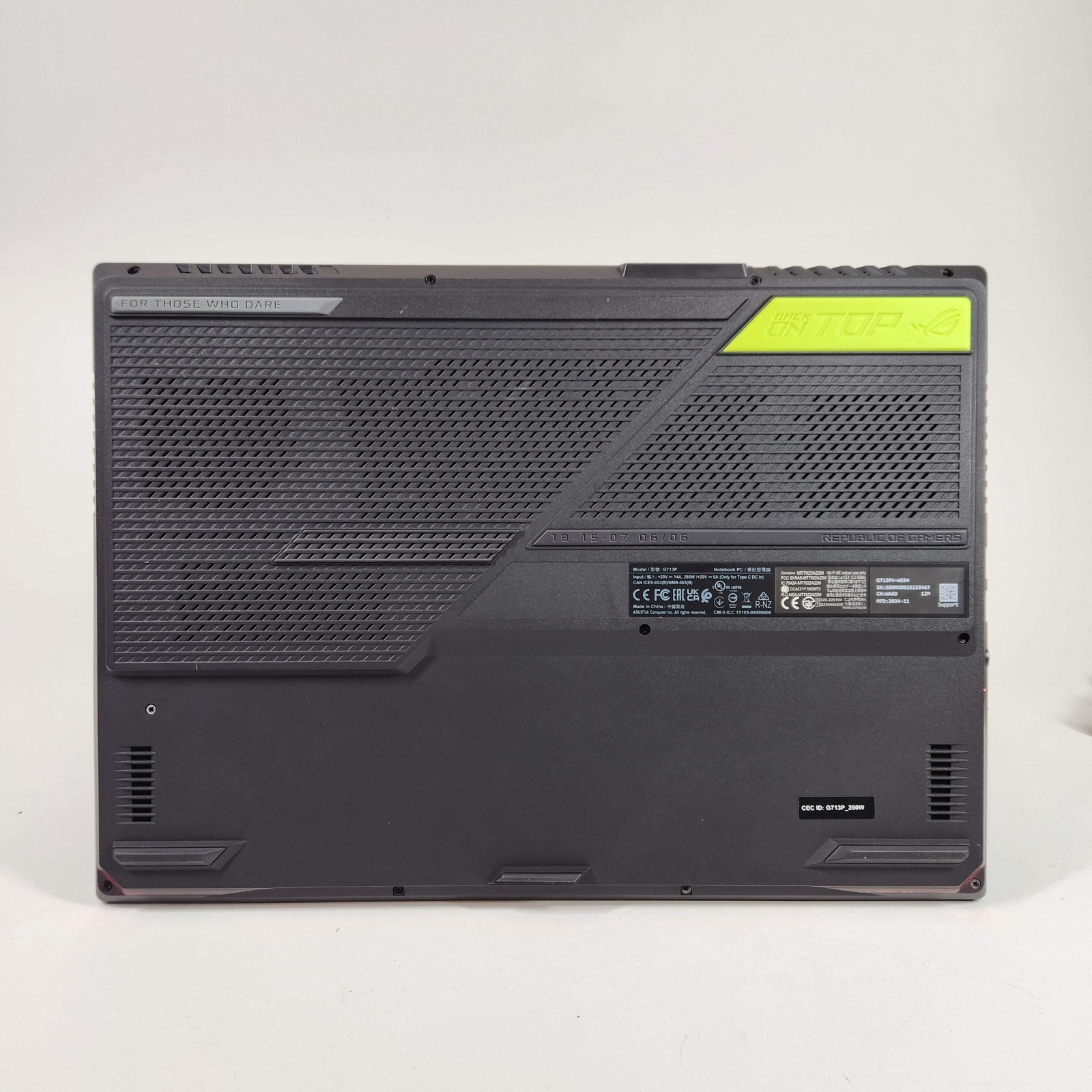 Asus ROG Strix G713P 17.3″ Ryzen 9 7845HX 16GB RAM 1TB SSD GeForce RTX 4060