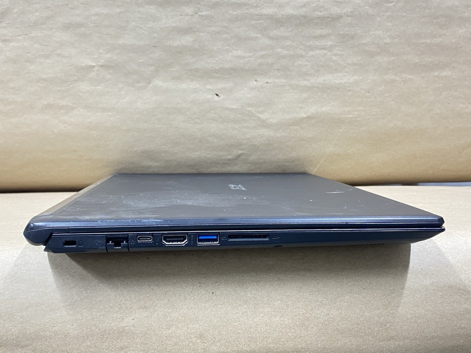Acer Aspire A515-51 – 15.5″ FHD – i3-7100U – 8GB – 128GB SSD – Win 10 Pro – READ