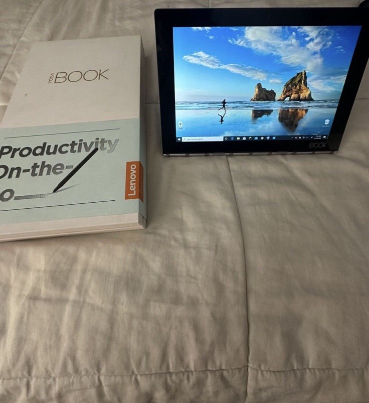 Lenovo Yoga Book YB1-X90F Atom X5-Z8550, 4GB RAM, 64GB Storage