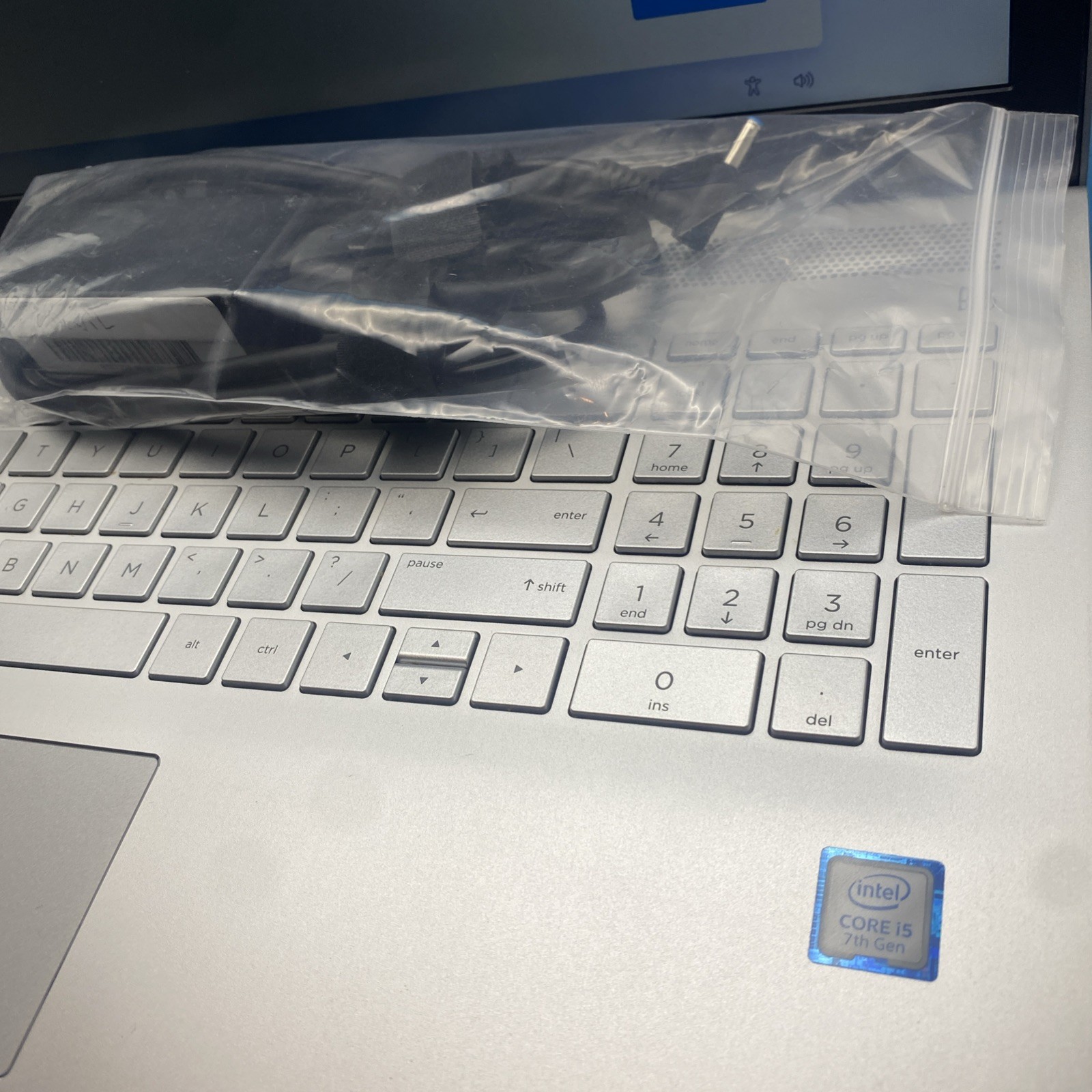HP PAVILION 15-CC561ST | INTEL CORE I5-7200U 2.50GHZ| 256GB| 8GB RAM| W11Pro +AC
