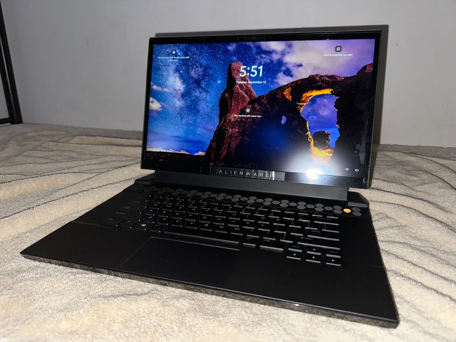 Alienware M15 R2 15.6″ (512GB SSD, Intel Core i7 9th Gen. 4.50GHz, 16GB) Laptop