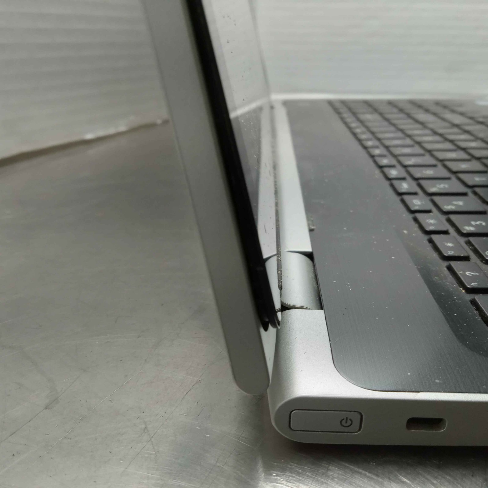READ HP 15-bk020wm 15.6″ Laptop i5-6200U 2.30GHz 8GB RAM No HDD ^
