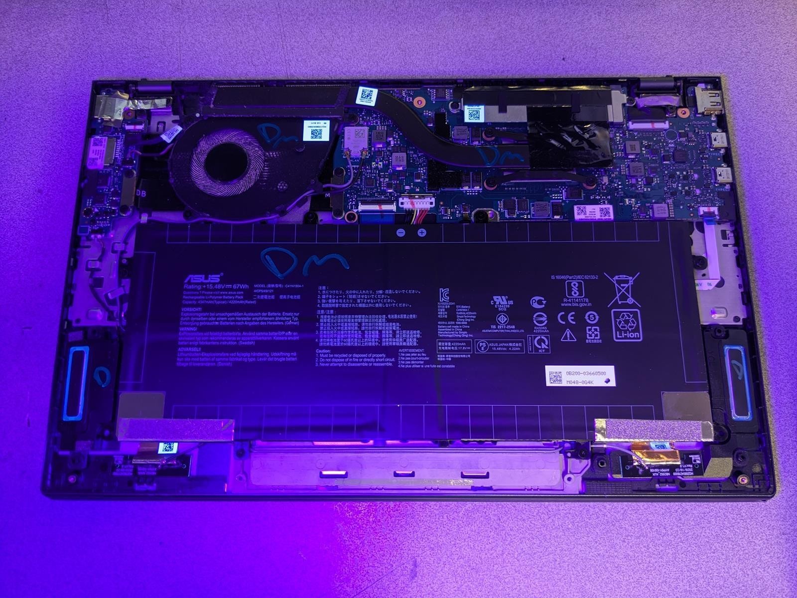 ASUS UM425I ZENBOOK RYZEN 7 4700U @ 2.0GHz, 16GB RAM, NO HDD/OS