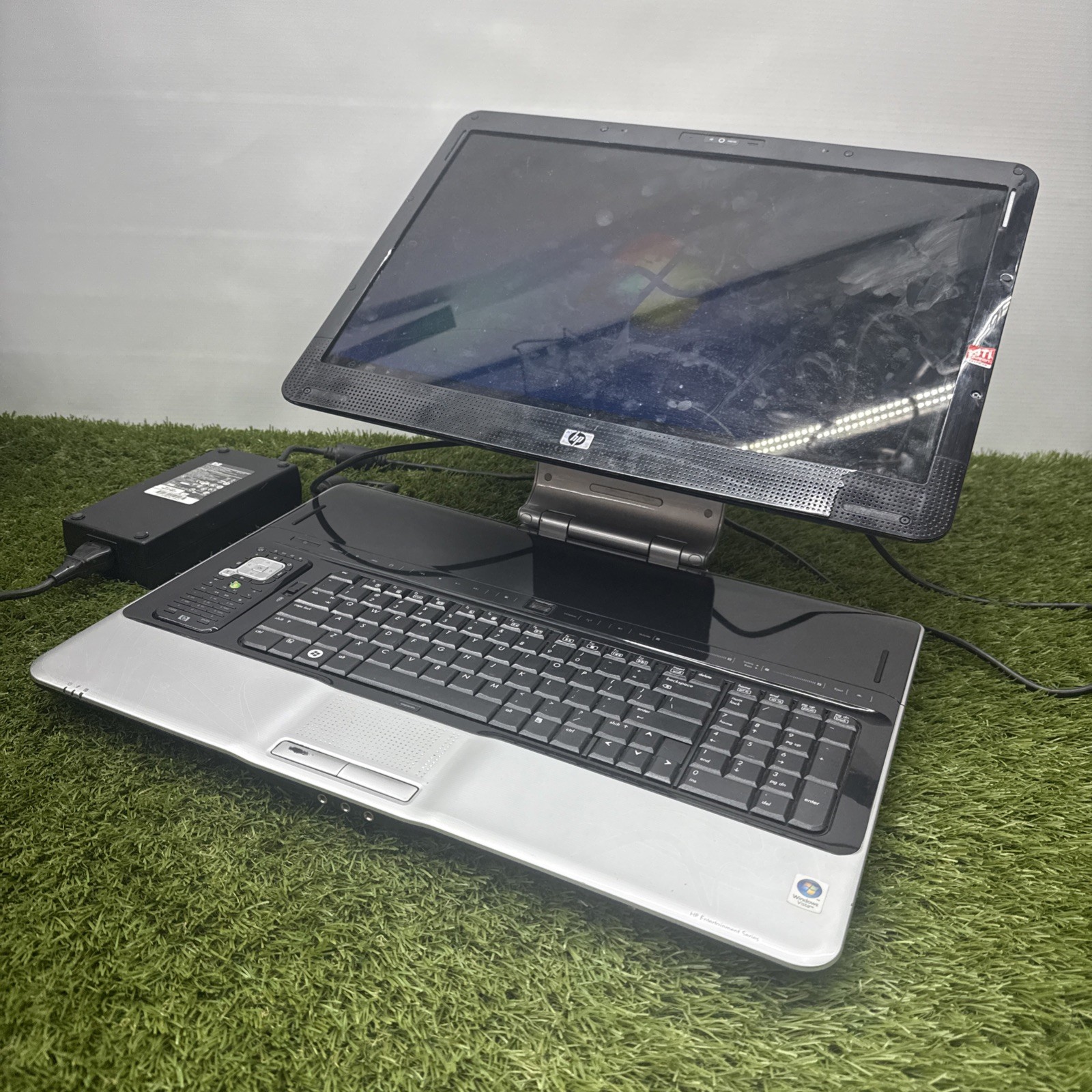 HP pavilion hdx 9000 DRAGON Laptop Win 7 Intel Core2 240 HDD 2 GB Ram RARE