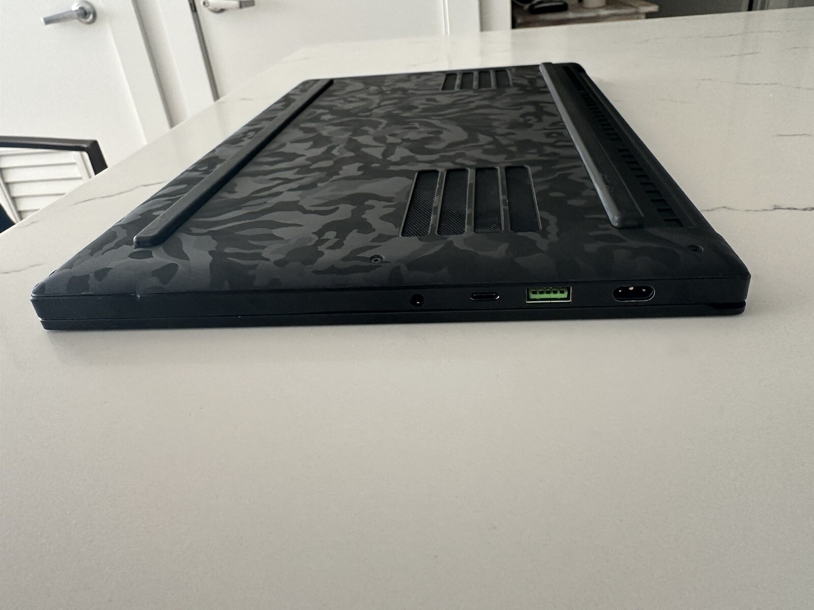 Razer Blade 14 15″ 165Hz 2K 3.3 GHz Ryzen 9 5900HX 16GB 1TB RTX 3070 Excellent