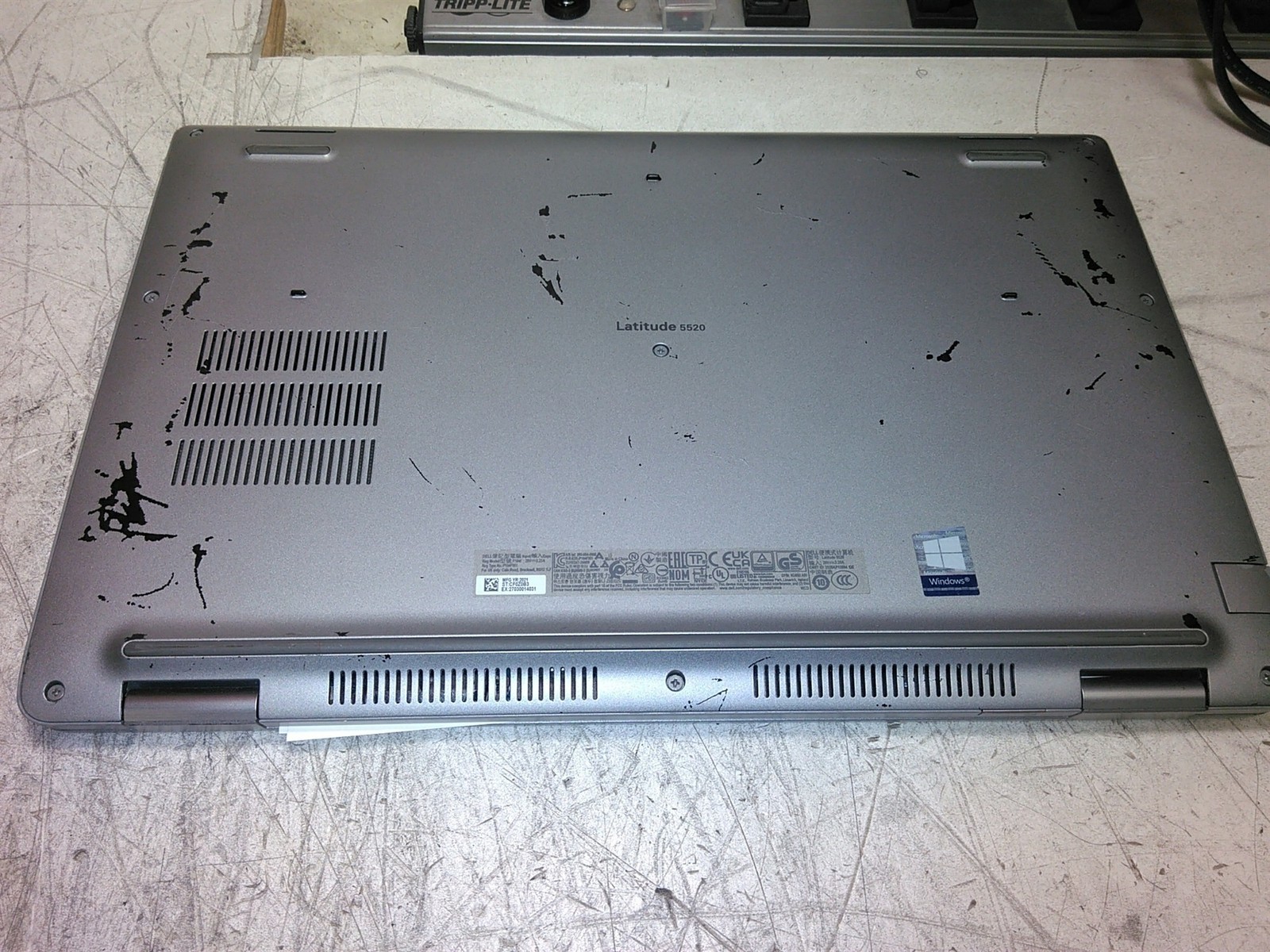 Scratched LCD Dell Latitude 5520 Laptop Intel i7-1185G7 3GHz 8GB 256GB SSD