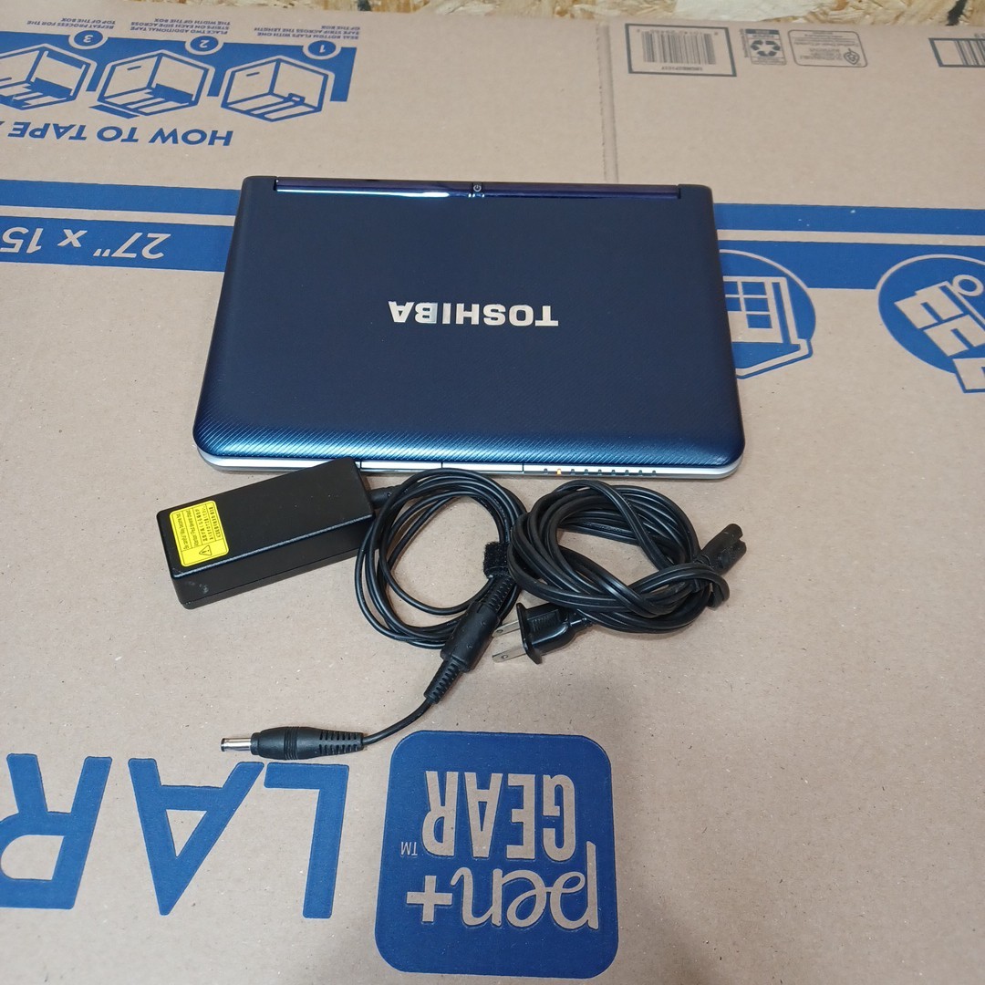 Toshiba Mini NB305 10.1in. (Intel Atom, 2GB) Netbook -Windows 7 Version Blue