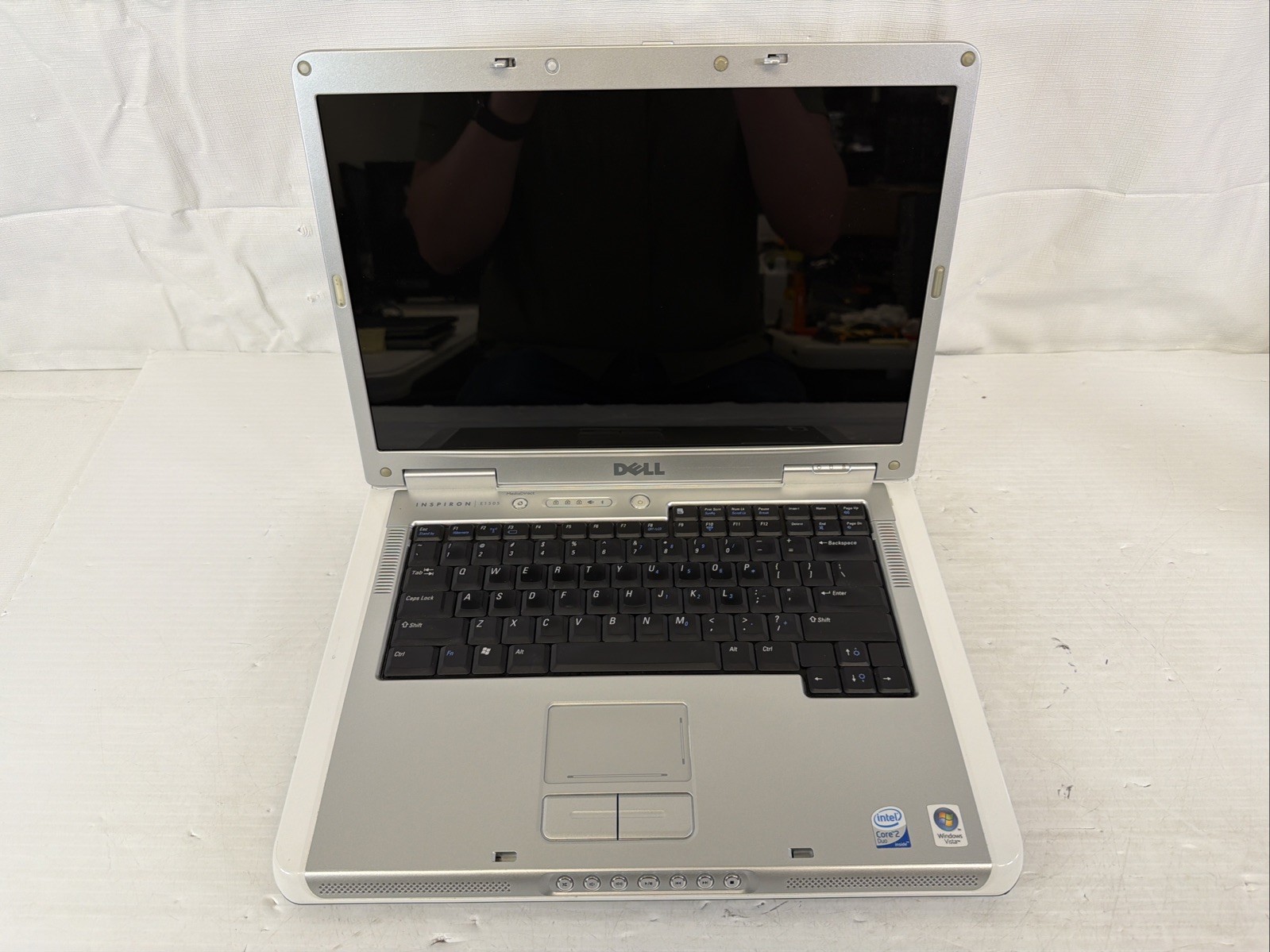 Dell Inspiron E1505 15.4″Core 2 Duo 2.0GHz 2GB RAM 250GB HDD Win XP Radeon X1300