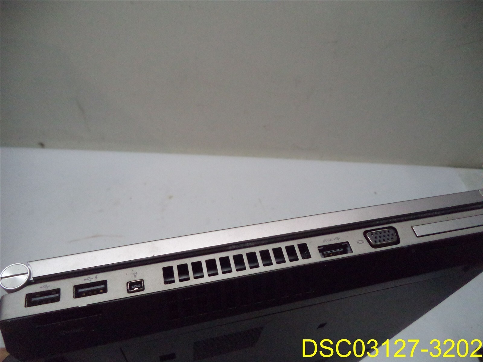 Has Dent on Cover: HP Elitebook 8570p Core i5 vPro RAM Windows 7 (NO CORDS)