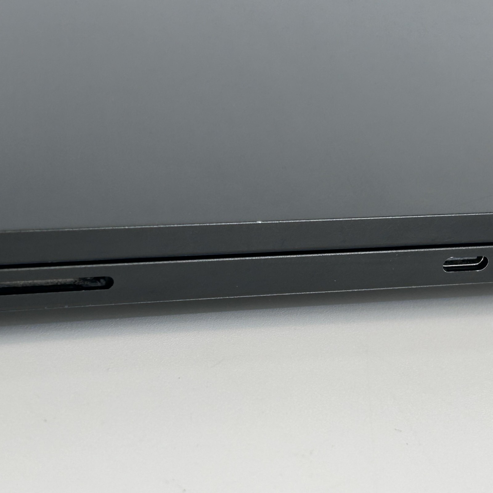 Razer Blade 16 Black 239Hz QHD+ 2.2 GHz i9-14900HX 32GB 1TB RTX 4080 STICKY KEYS
