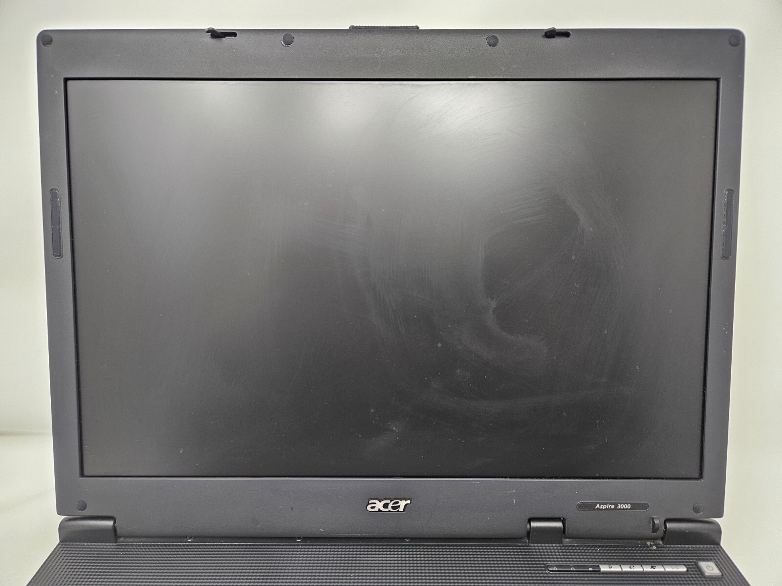 Acer Aspire 3000 Laptop (Parts or Repair) – 15.4″ – AMD Mobile Sempron