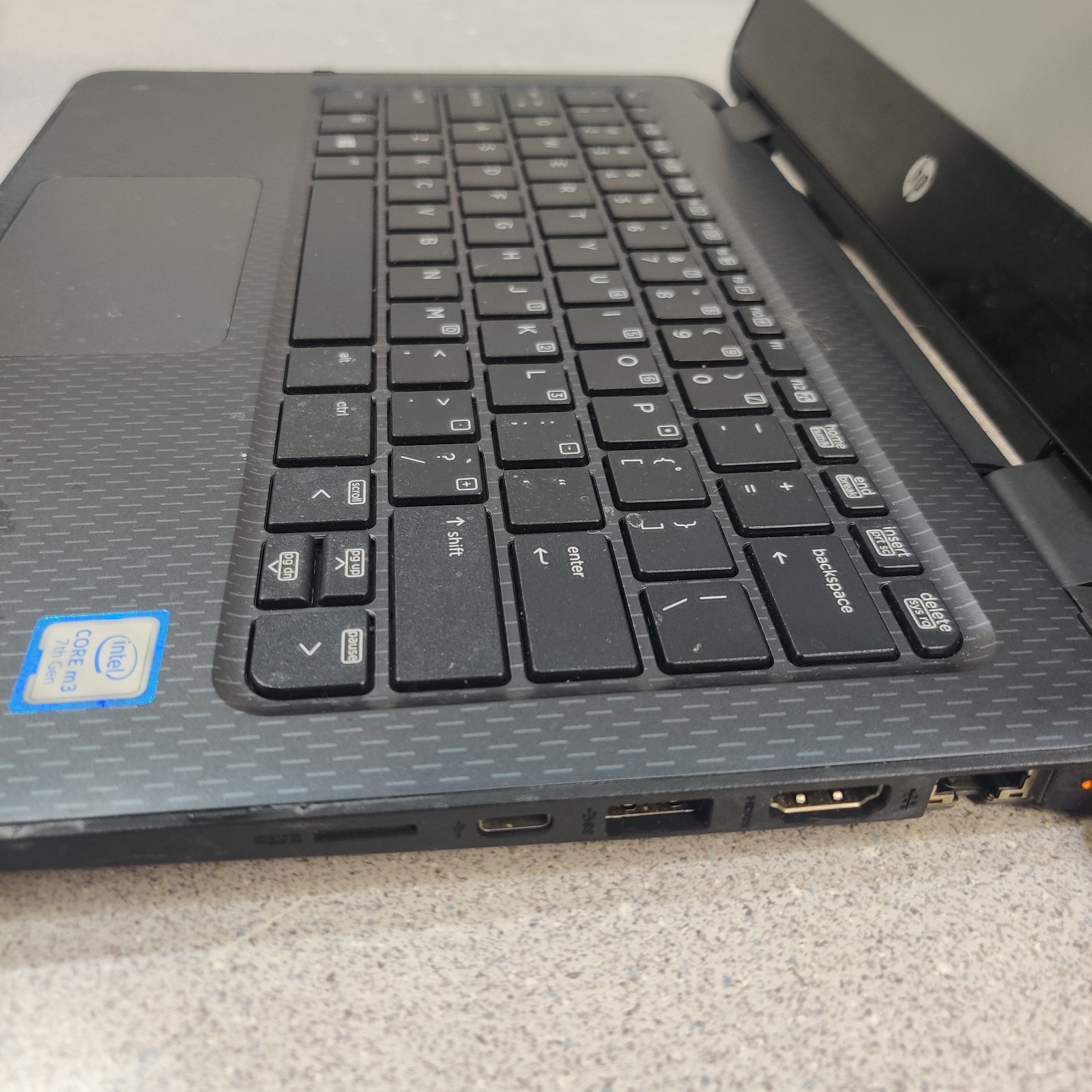 HP ProBook x360 11 G2 EE, Core-m3-7Y30 8GB NO SSD/OS/AC ADAPTER (LOOSE LID)
