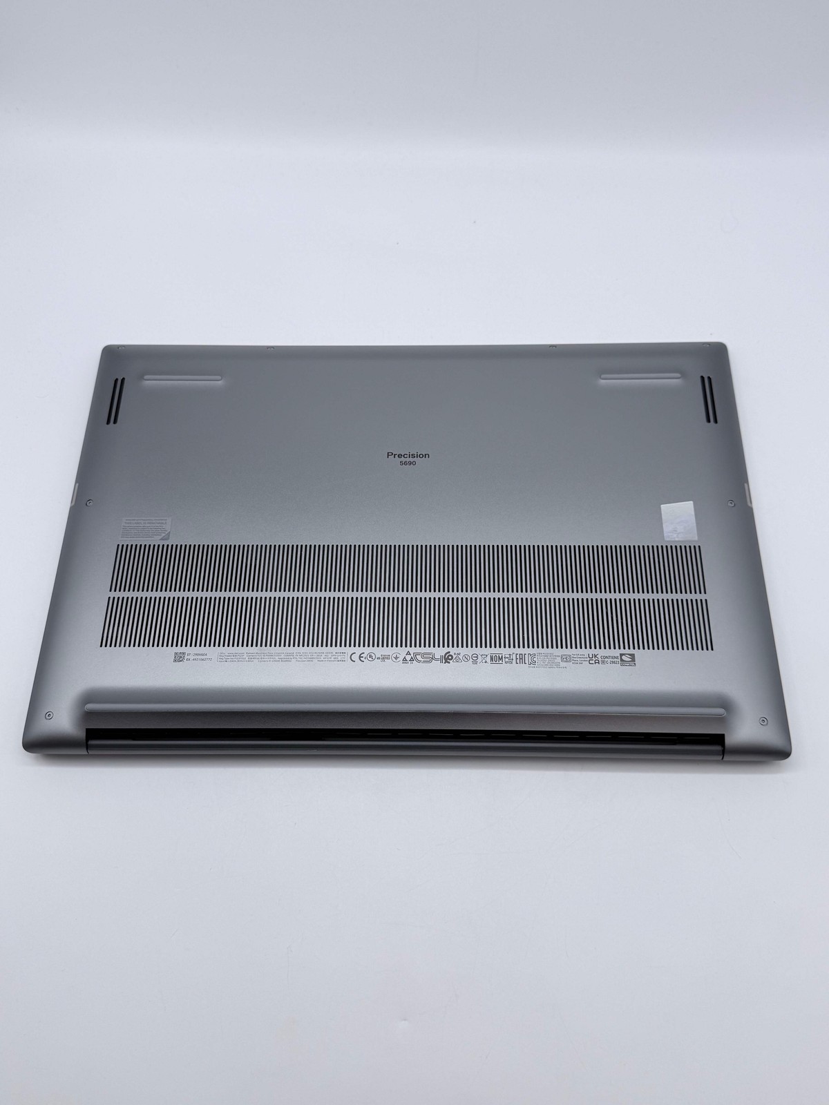 Dell Precision 5690 16″ Core Ultra 7 165H vPro 32GB RAM 1TB RTX 2000 Ada Gray