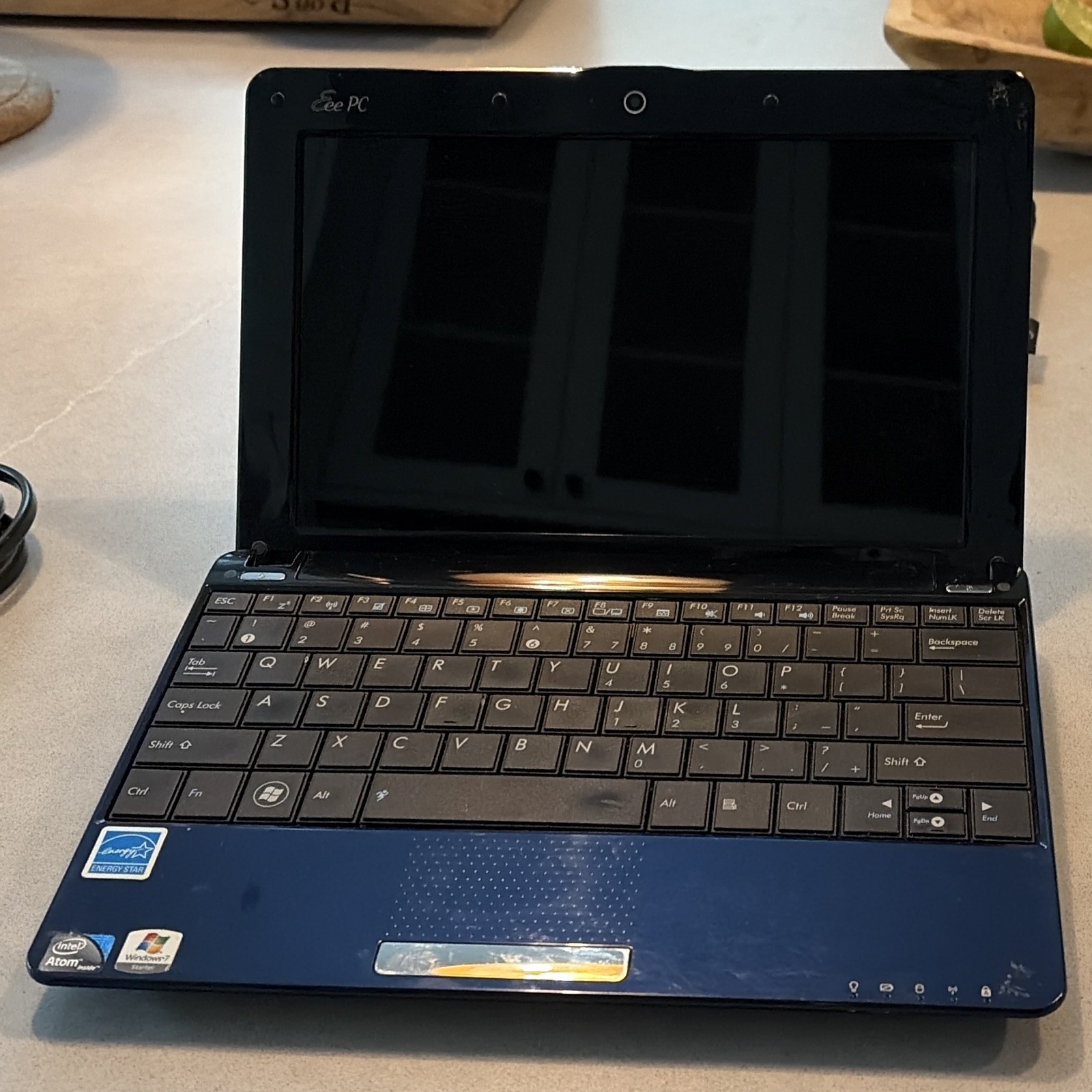 ASUS Eee PC 1005HA Netbook, Intel atom, windows 7. 1024mb installed memory