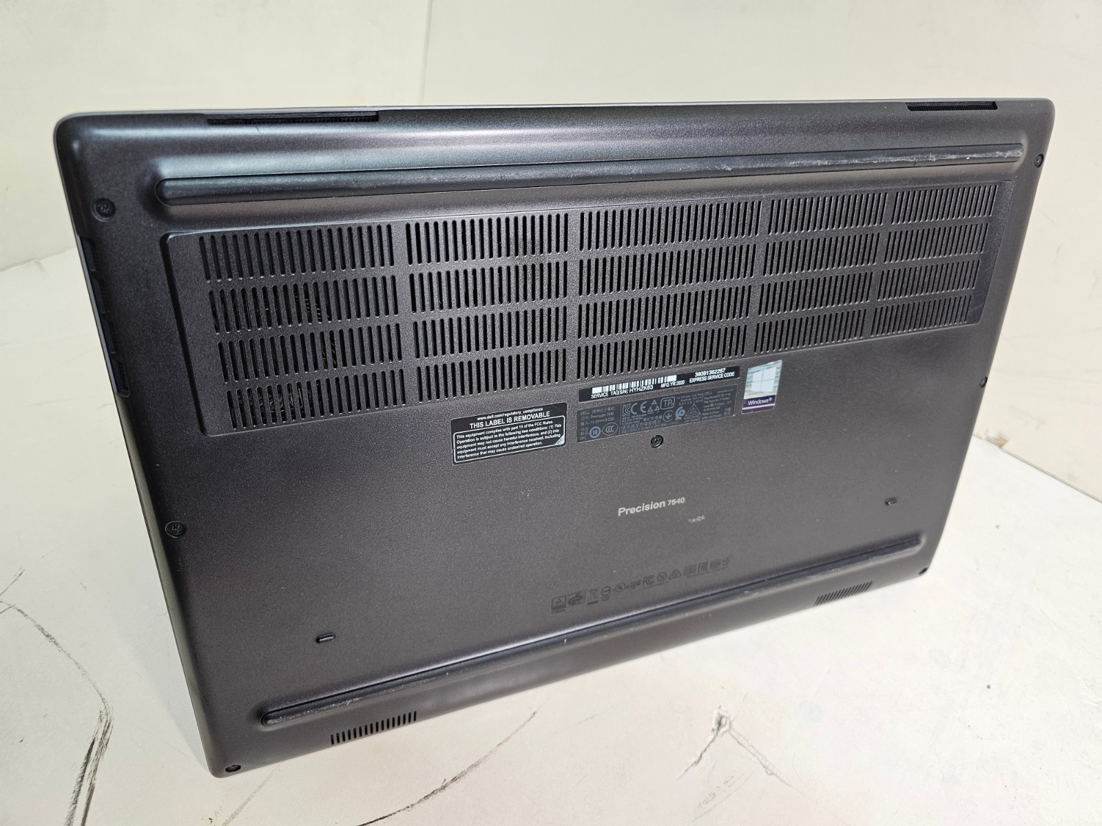 Dell Precision 7540 Laptop – 2.6 GHz i7-9750H 32GB 256GB Webcam T1000 15.6″ SP10