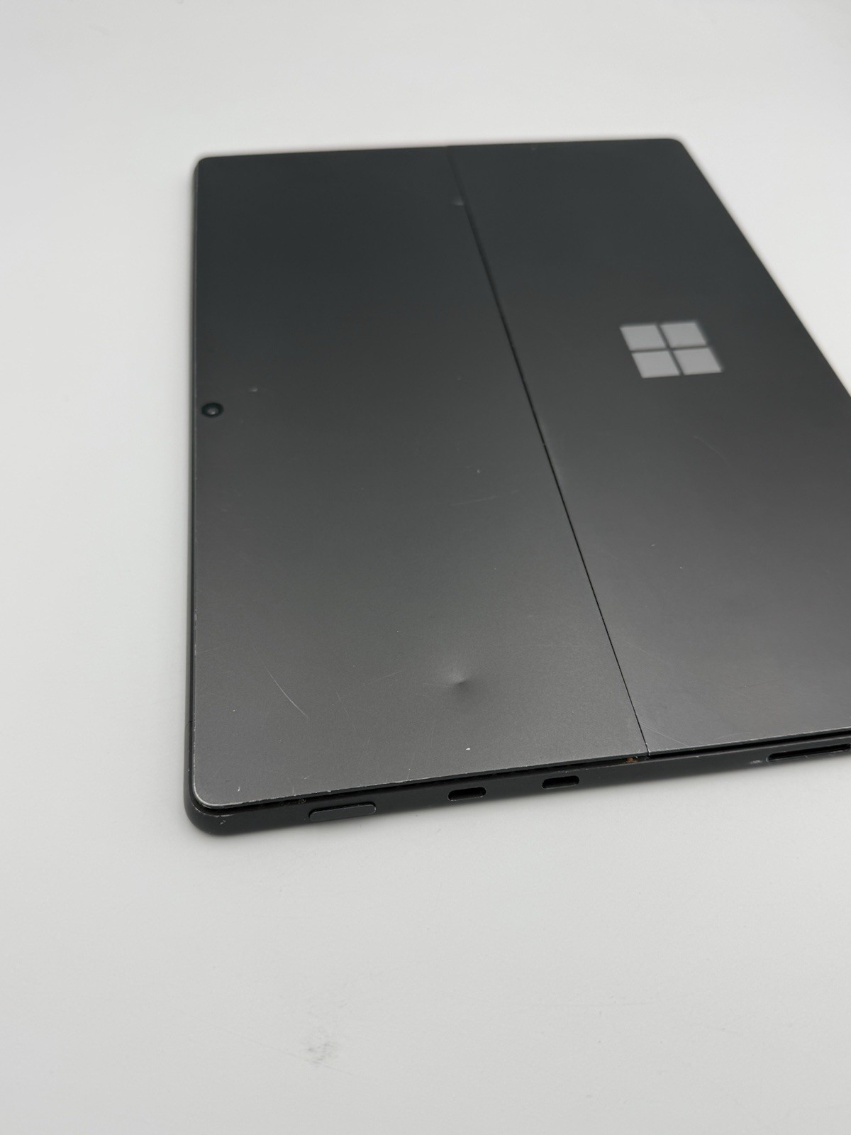 Microsoft Surface Pro 8 13” – i5 11th Gen | 8GB RAM | 256GB SSD (READ) – 31C