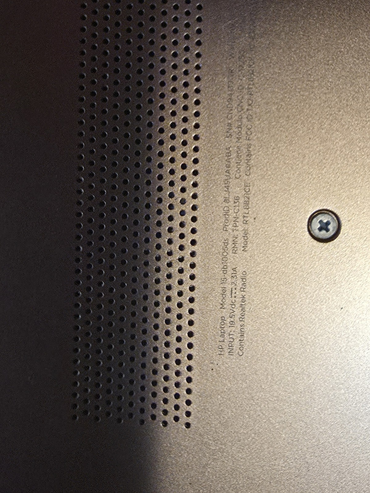 HP 15-DB1005 15.6″ (256GB SSD, AMD A3000, 2.4 GHz, 8GB) – Gold – 8LJ45UARABA