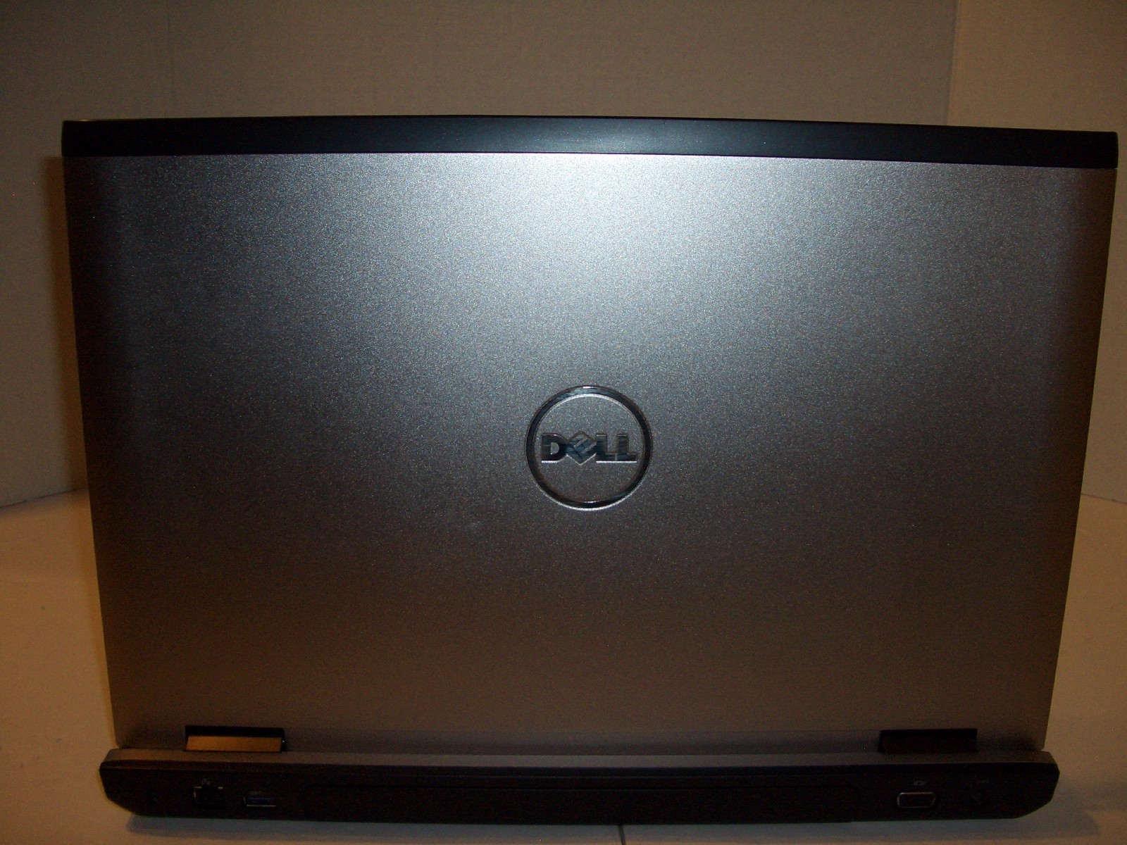DELL VOSTRO 3555 15.6″ AMD Q-CORE A6 RADEON 1.5GHz 4GB RAM 500GB HDD WINDOWS 7