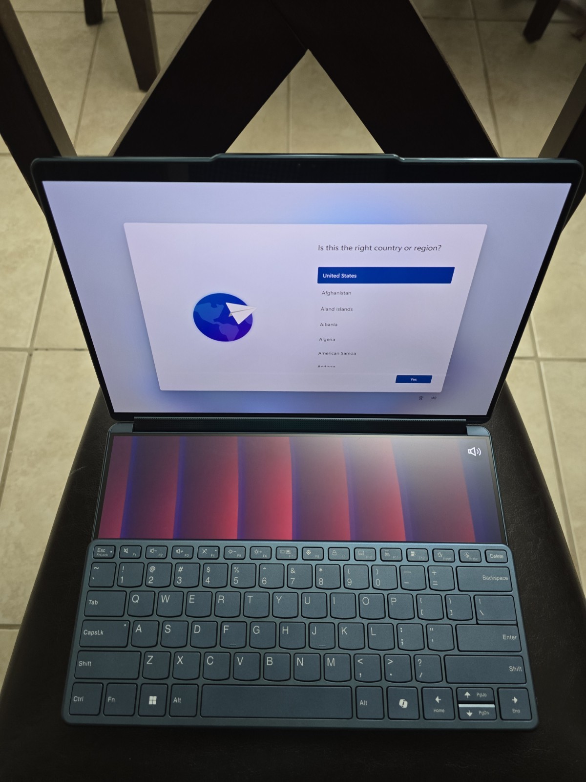 Lenovo Yoga Book 9i DUAL OLED 13 13.3″ Ultra 7 155U 16GB 1TB Win 11 Touch Laptop
