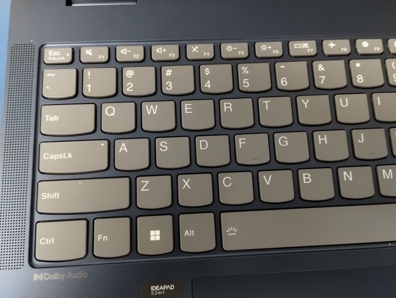 Lenovo IdeaPad 5 2-in-1 14AKP10, AMD Ryzen AI 7 350, 16 GB RAM, 1 TB NVMe SSD