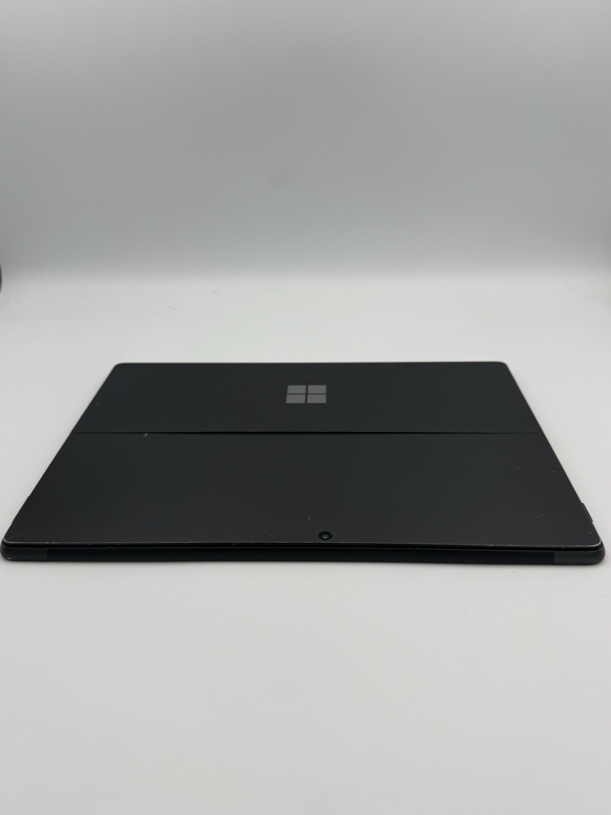 Microsoft Surface Pro 8 13” – i5 11th Gen | 8GB RAM | 256GB SSD (READ) – 31C