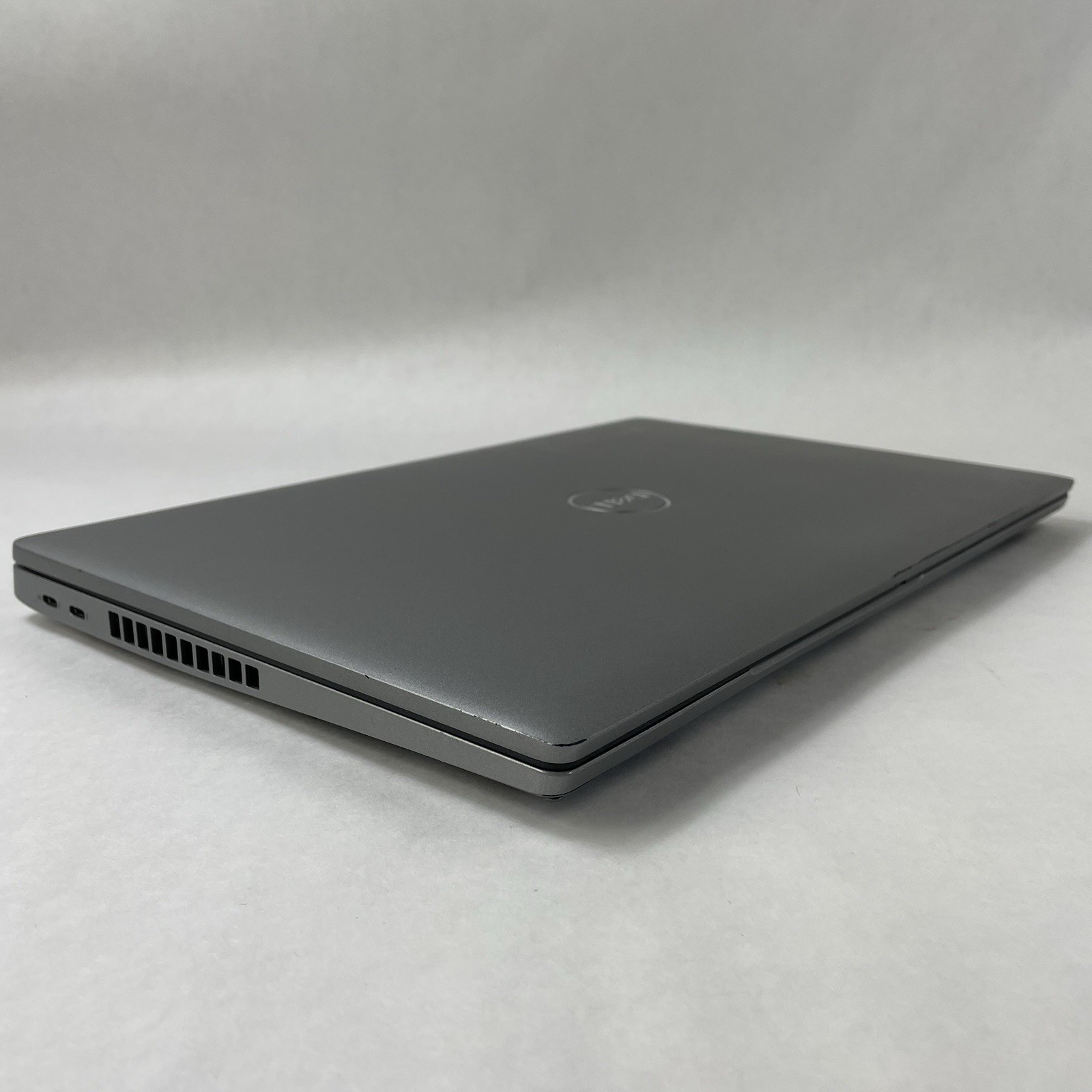 Dell Latitude 5520 15.6″ i5-1135G7 2.4GHz 8GB RAM No SSD/OS/AC – Scratched Paint
