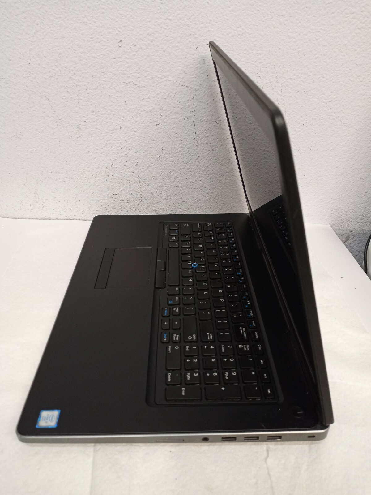 Dell 7710 17.3″ UltraSharp FHD IPS Intel i7-6820HQ QUAD and Thunderbolt 3 | DOA!