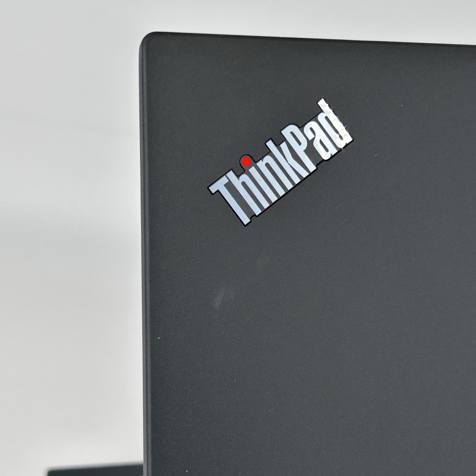 Lenovo ThinkPad T16 Gen 2 FHD+ TOUCH 3.3 GHz Ryzen 7 PRO 7840U 16GB 512GB SSD