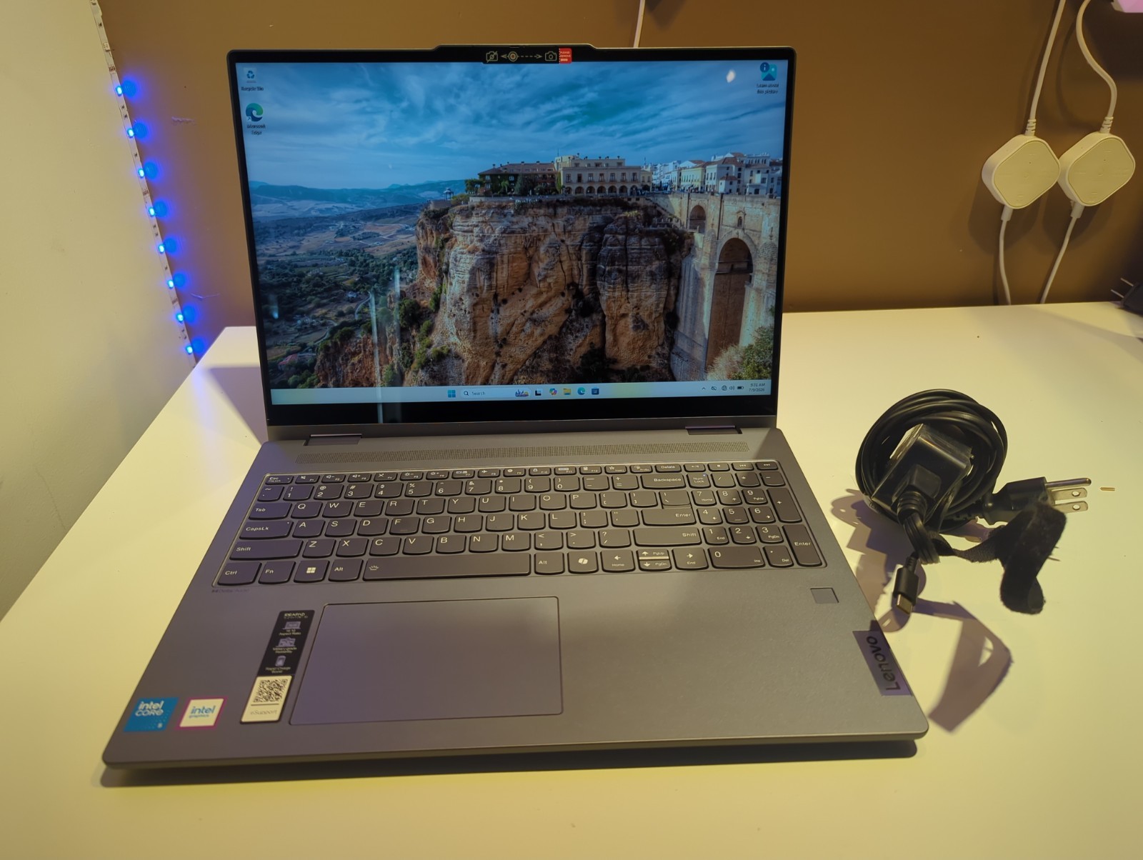 Lenovo IdeaPad 5 2-in-1 16IRU9 16″ Core 5 120U 1.4GHz 16GB RAM 512GB SSD