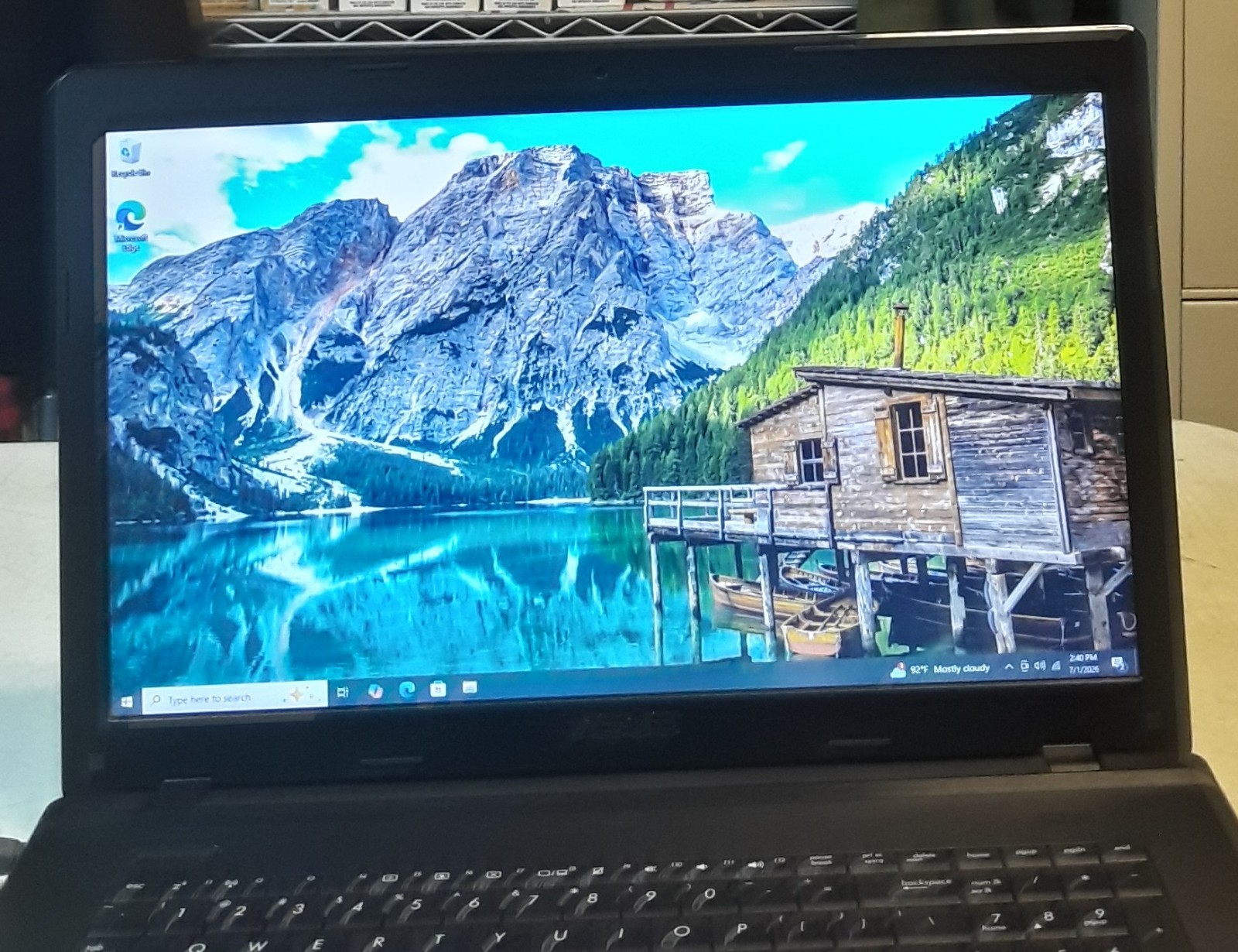 Windows 10 MINT ASUS F75A 17.3″ Intel Core i3 2.30GHz 8GB RAM 500GB and Charger