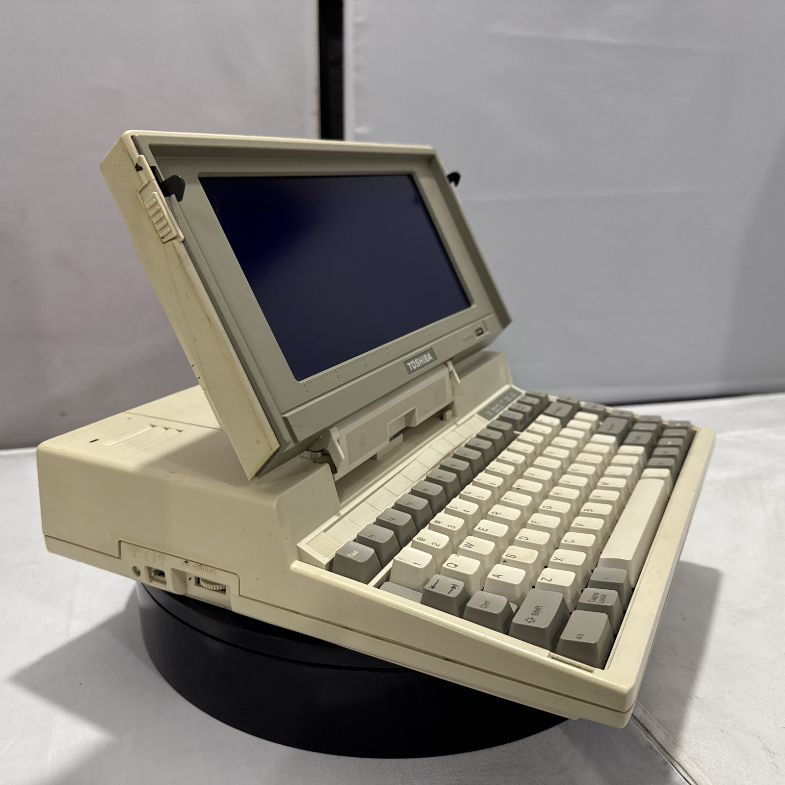 Toshiba T1200 Vintage Laptop 1987 DOS Powers On Displays Error See Photos