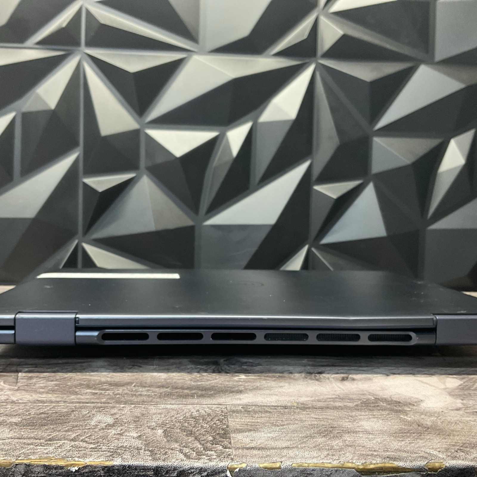 Dell Inspiron 16 7640 2-in-1 / Core Ultra 7 / 32GB / No POST / No SSD / M5