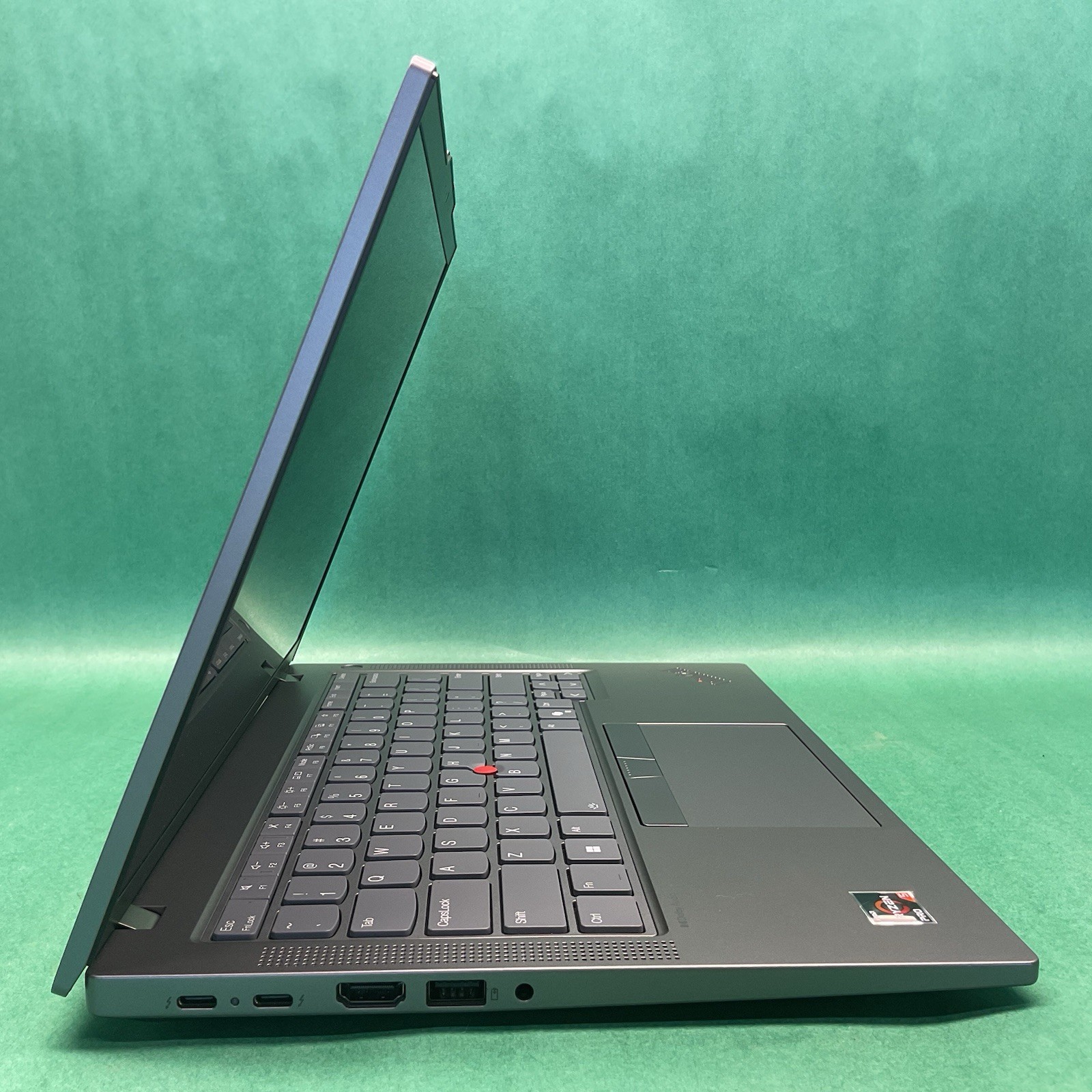 Lenovo ThinkPad T14 Gen 5 14″ – Powers On – NO HARD DRIVE- Untested