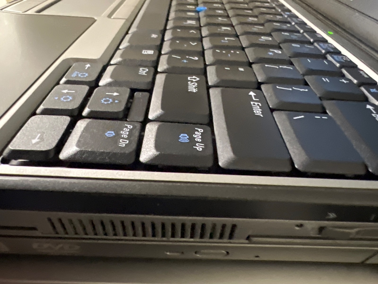 Dell Latitude D430 LT Win XP Pro Core 2 Duo 1.2GHz 2GB RAM 80GB HDD w/Media Base