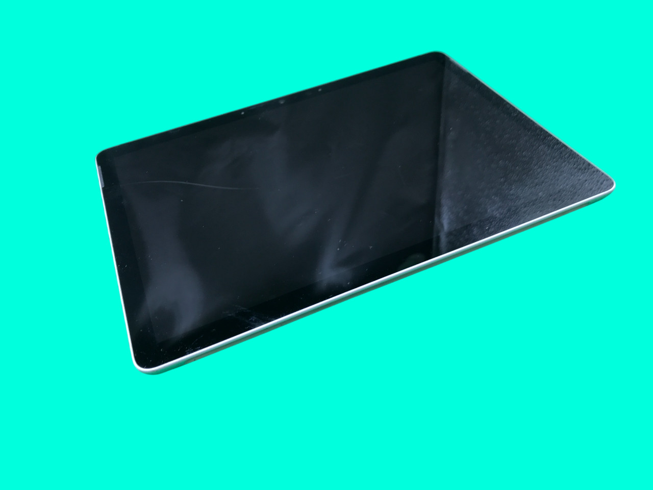 Microsoft Surface Go 2 1926 10.5″ – 4425Y – 4GB RAM – 64GB SSD, Cracked Glass