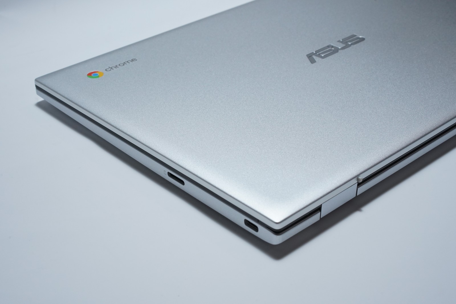 ASUS Chromebook C425TA-AS348F 14″ FHD m3-8100Y 4GB 128GB eMMC Silver