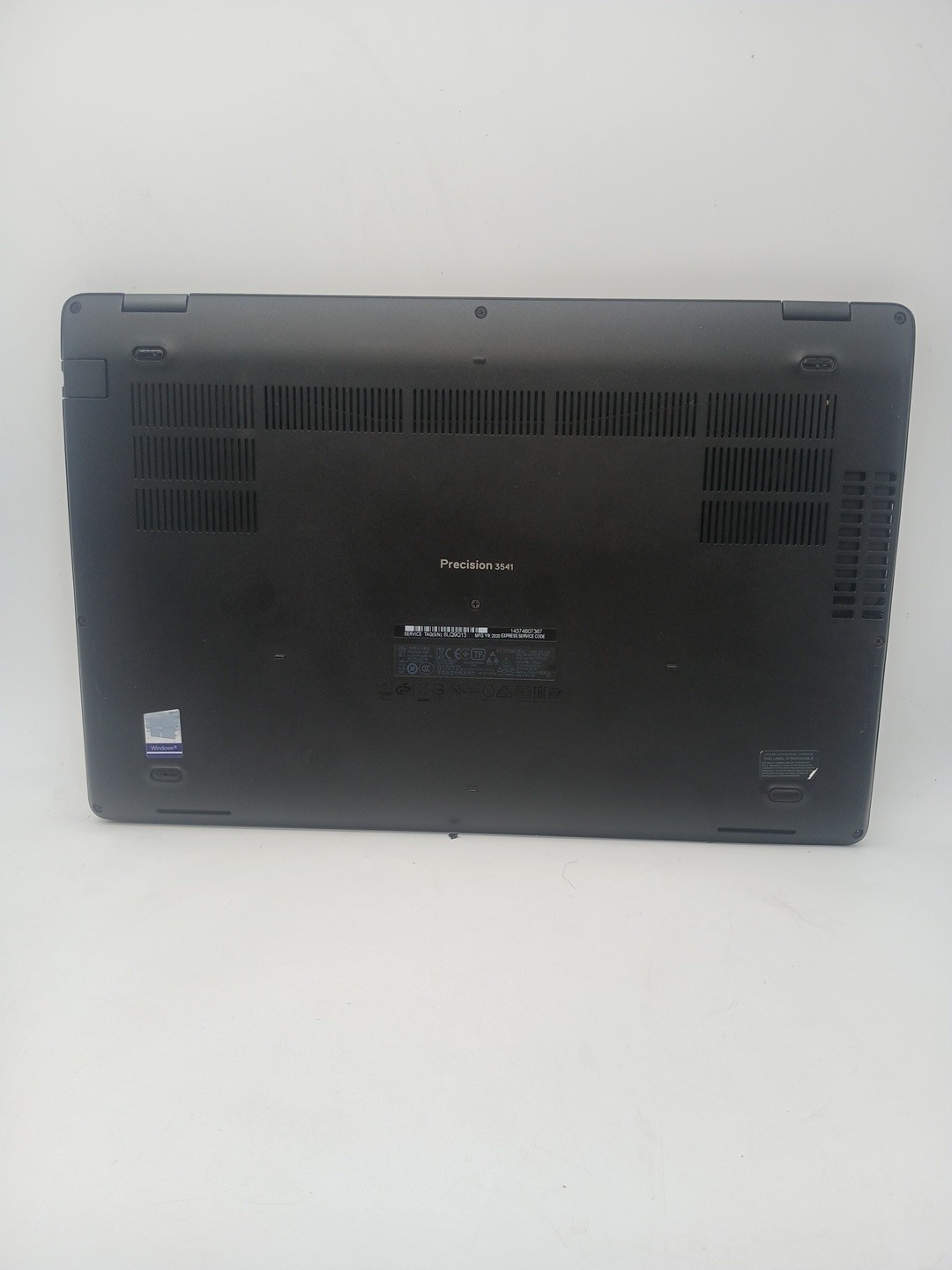 Dell Precision 3541 15.6″ Intel i7-9750H 16GB RAM 256GB SSD Quadro P620 WIn 11P