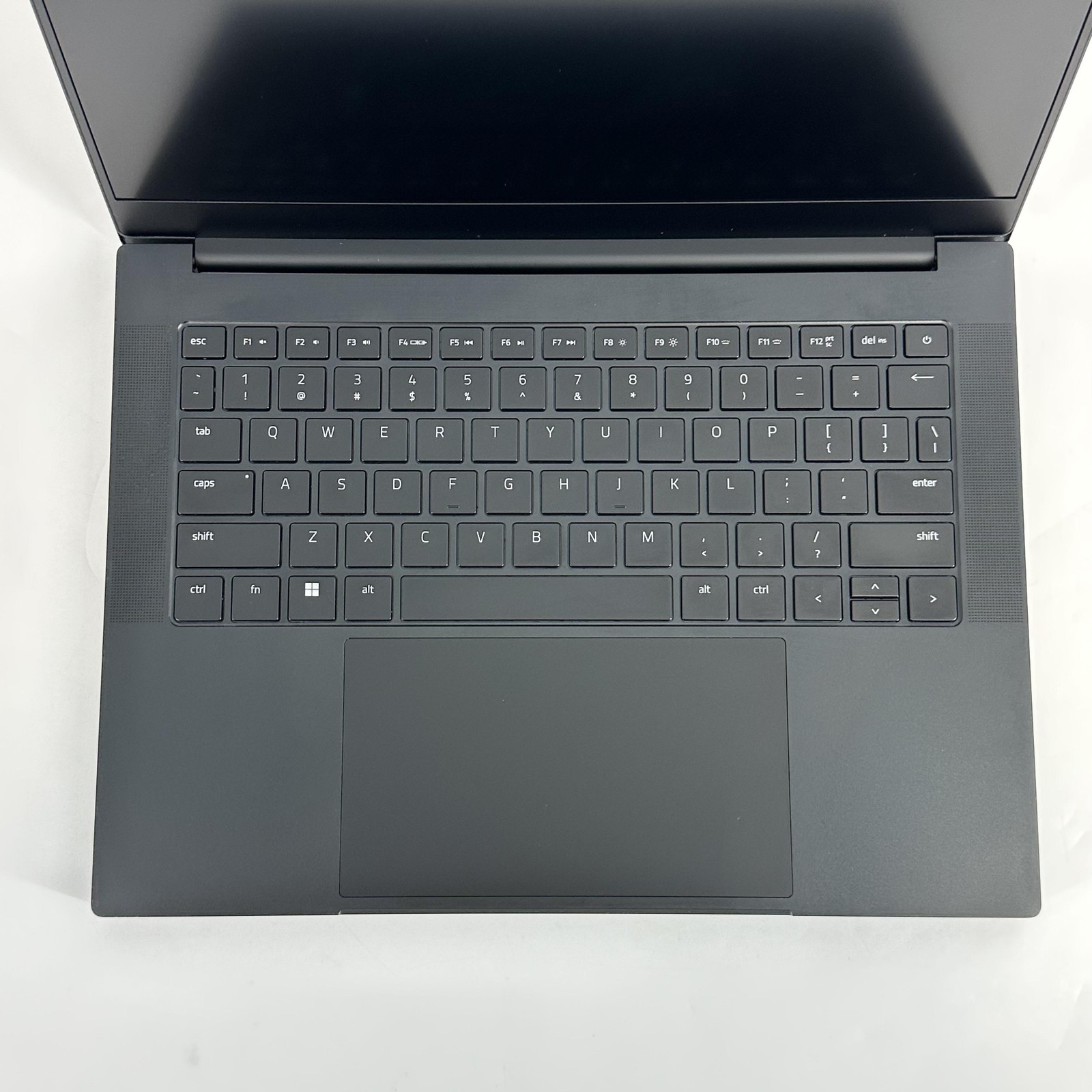Razer Blade 14 240Hz QHD+ 4.0 GHz Ryzen 9 8945HS 32GB 1TB SSD NVIDIA RTX 4070