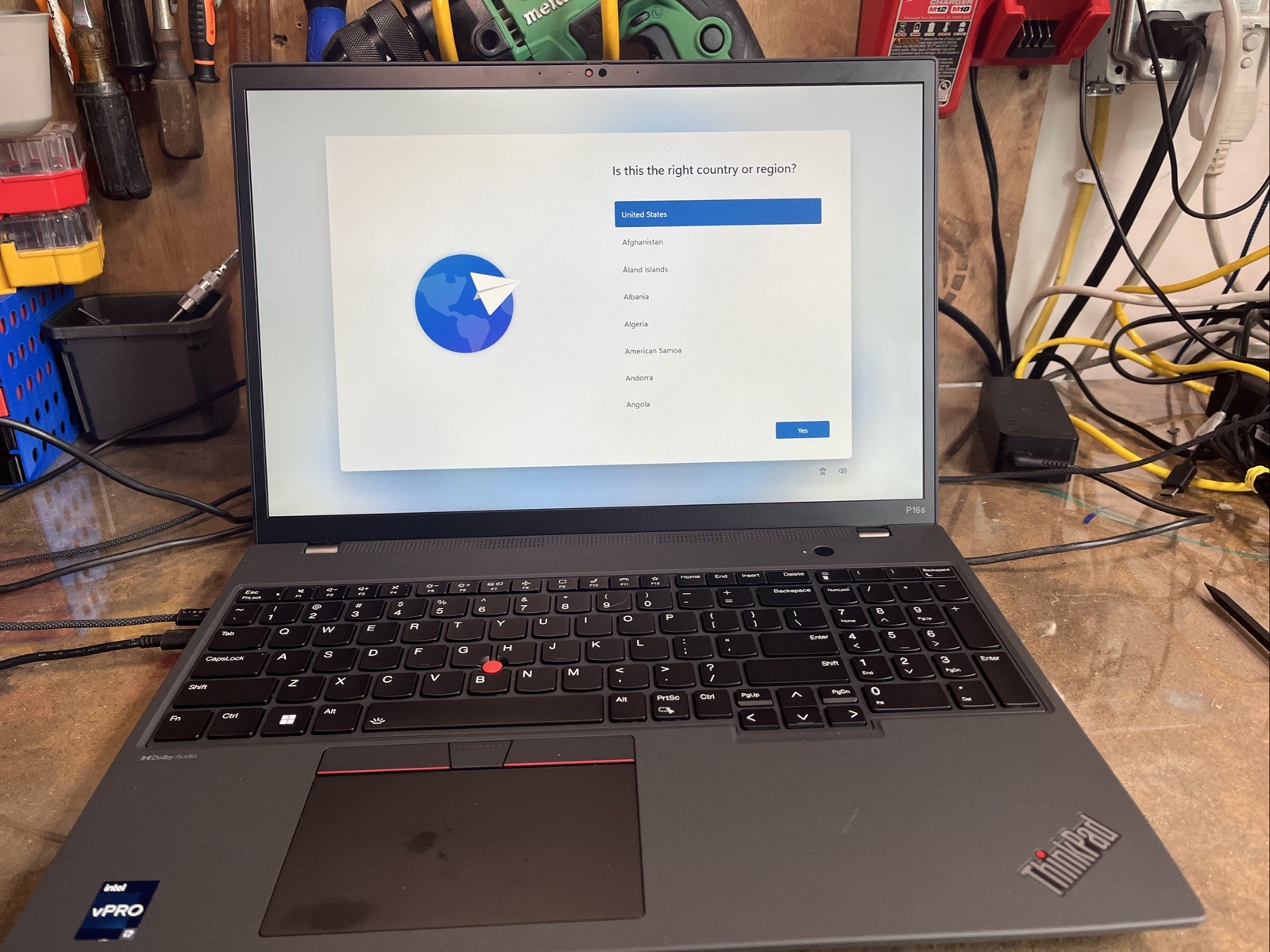 Lenovo ThinkPad P16s Gen 2 – i7-1370P – 32GB DDR5 – 512GB SSD – 16’ IPS -READ