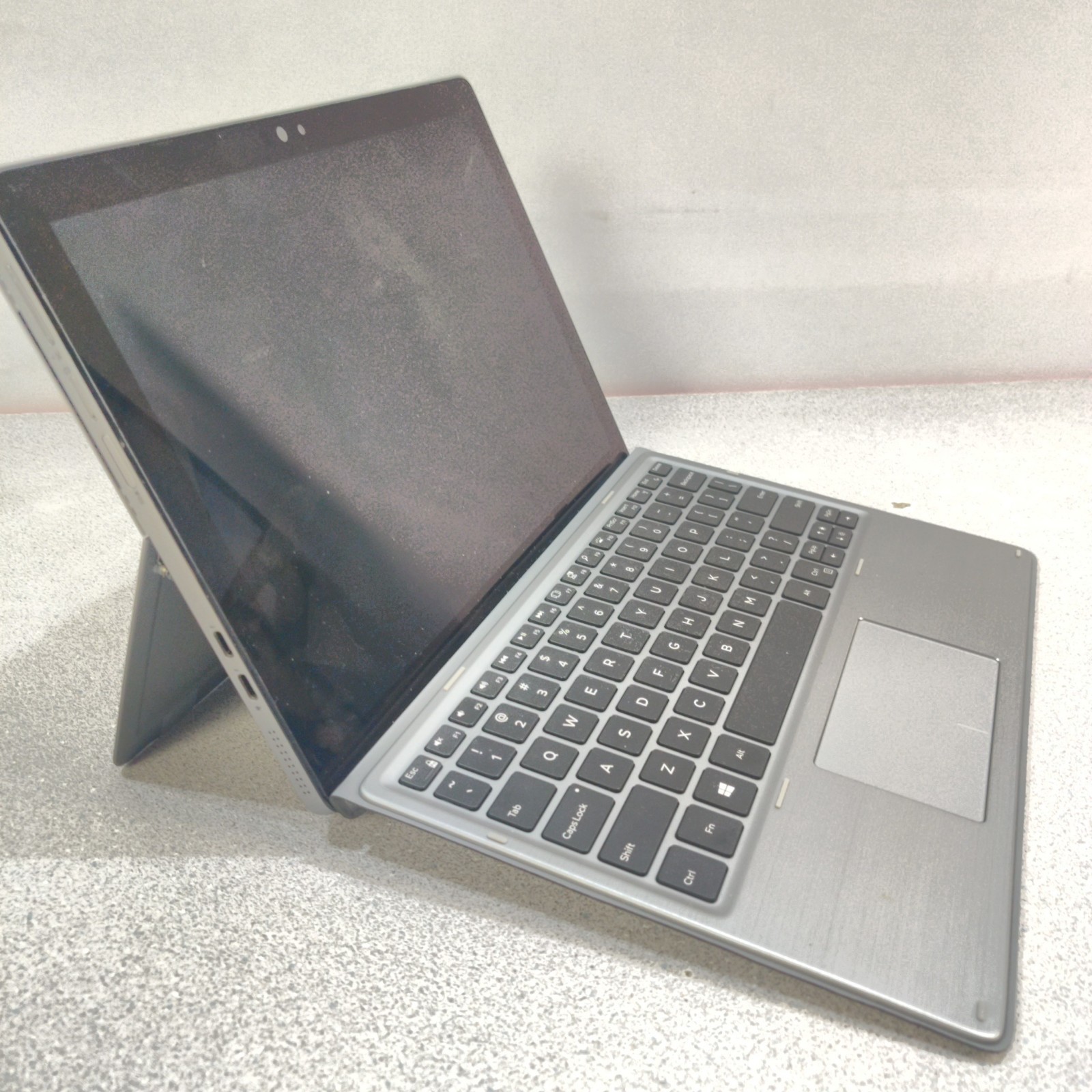 DELL LATITUDE 7200 2-IN-1 12″ FHD I5-8365U 8GB FOR PARTS PLEASE READ DESCRIPTION