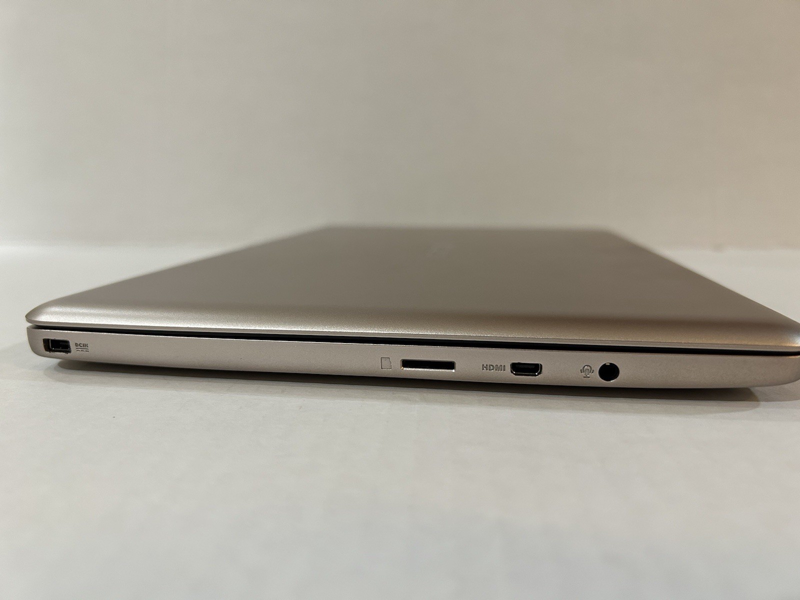 ASUS X205T 11.6″ Intel Z3735F, 2GB RAM, 32GB Storage, Win8, Gold (DEAD BATTERY)