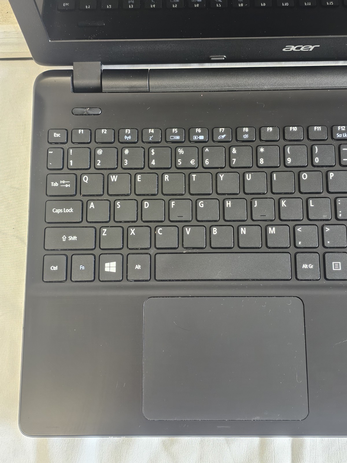 Acer E5-551 Laptop – AMD Radeon R5 – 6GB RAM – 750GB – BAD BATT – Win 10 – READ